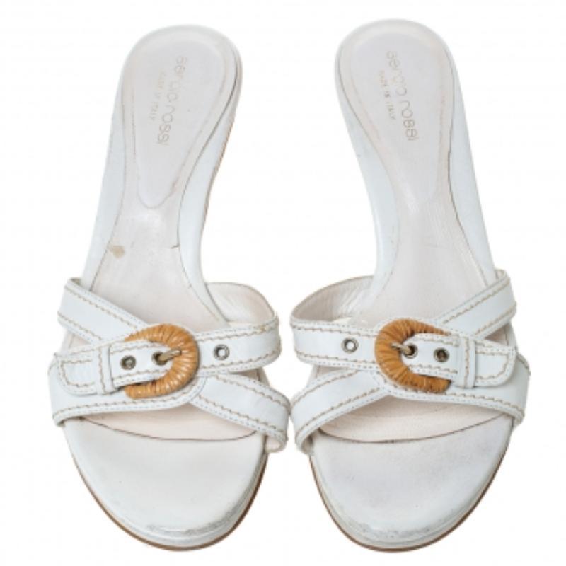 Gris Sergio Rossi - Sandales à plateforme en cuir blanc avec boucle - Taille 39.5 en vente