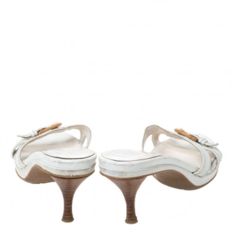Sergio Rossi - Sandales à plateforme en cuir blanc avec boucle - Taille 39.5 État moyen - En vente à Dubai, Al Qouz 2