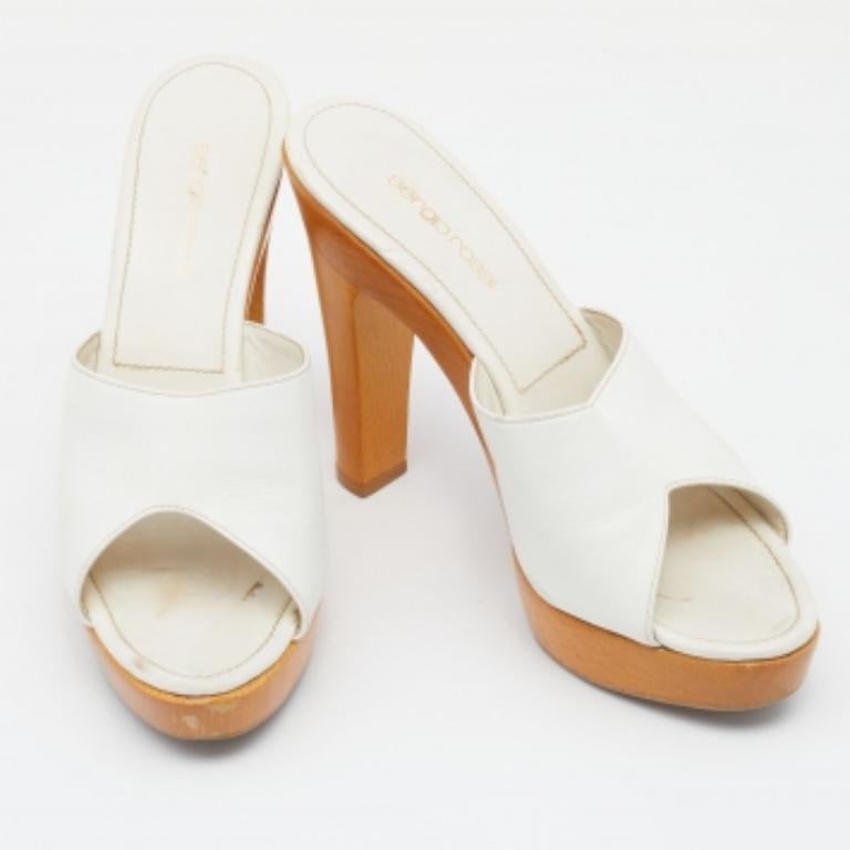 Sergio Rossi Weiße Plateausandalen mit Absatz aus Leder und Holz in Holzform Größe 38,5 Damen im Angebot
