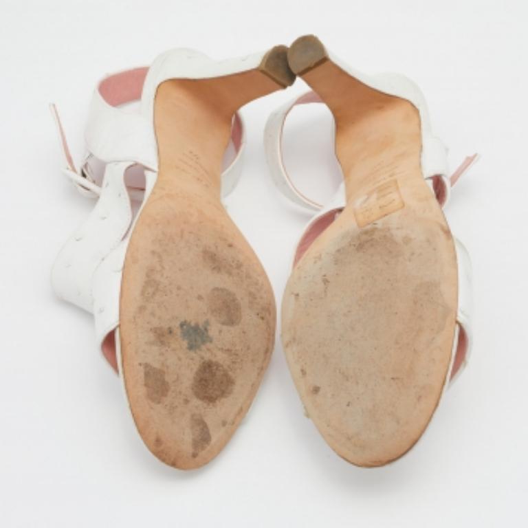 Sergio Rossi Weiß Straußenleder Riemchensandalen Größe 39 im Angebot 1