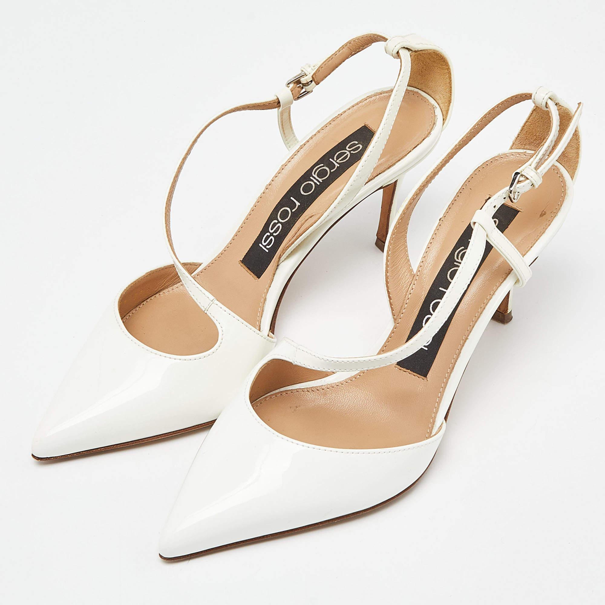 Faites preuve de chic avec ces escarpins de créateur. Elles présentent des talons robustes et des semelles durables, parfaits pour vos sorties à la mode !
