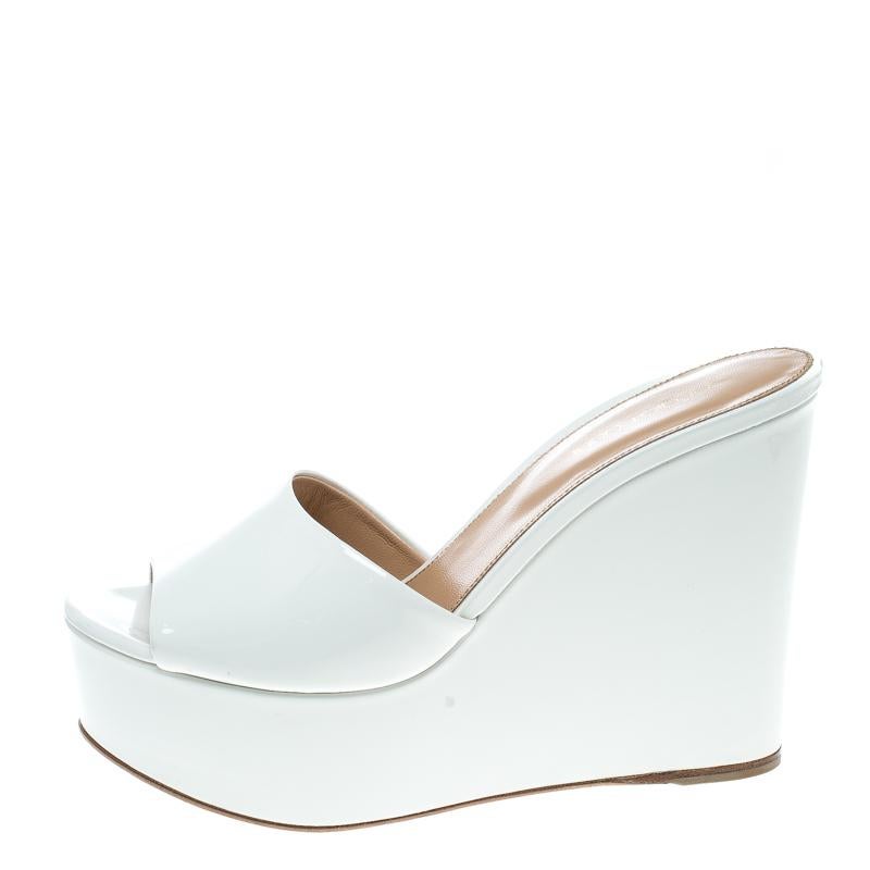 Simple and sophisticated, these Lakeesha slides from Sergio Rossi will make you shine and fetch admiring glances from one and all! The white slides are crafted from patent leather and feature an open toe silhouette. They flaunt single vamp straps,