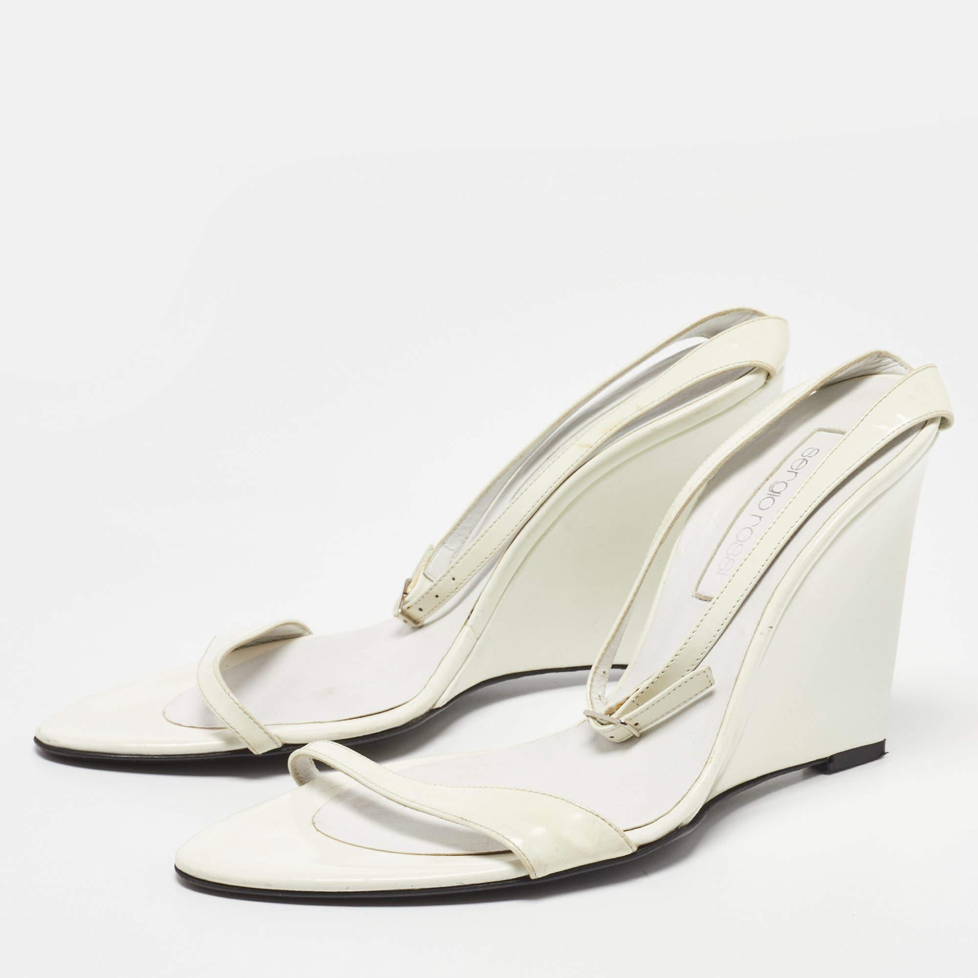 These sandals will frame your feet in an elegant manner. Crafted from quality materials  they flaunt a classy display  comfortable insoles and durable heels.