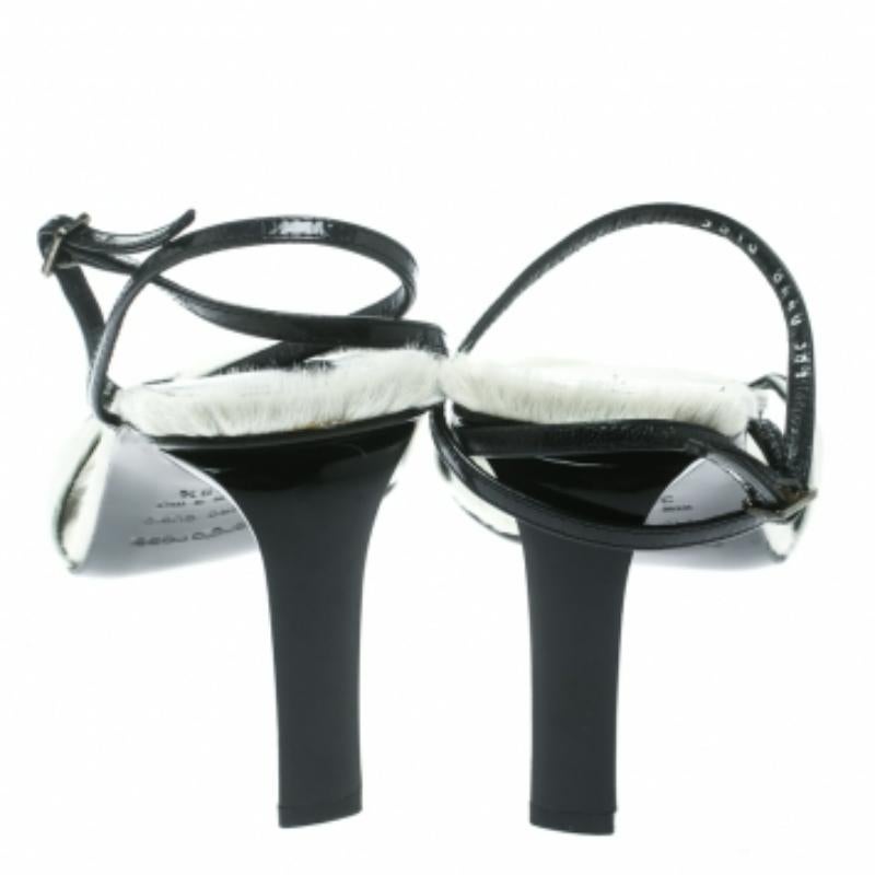 Gris Sergio Rossi Sandales en poils de poney blanc Taille 38.5 en vente