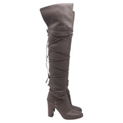 Botas altas hasta el muslo «Wrap Around» de Sergio Rossi, en piel gris