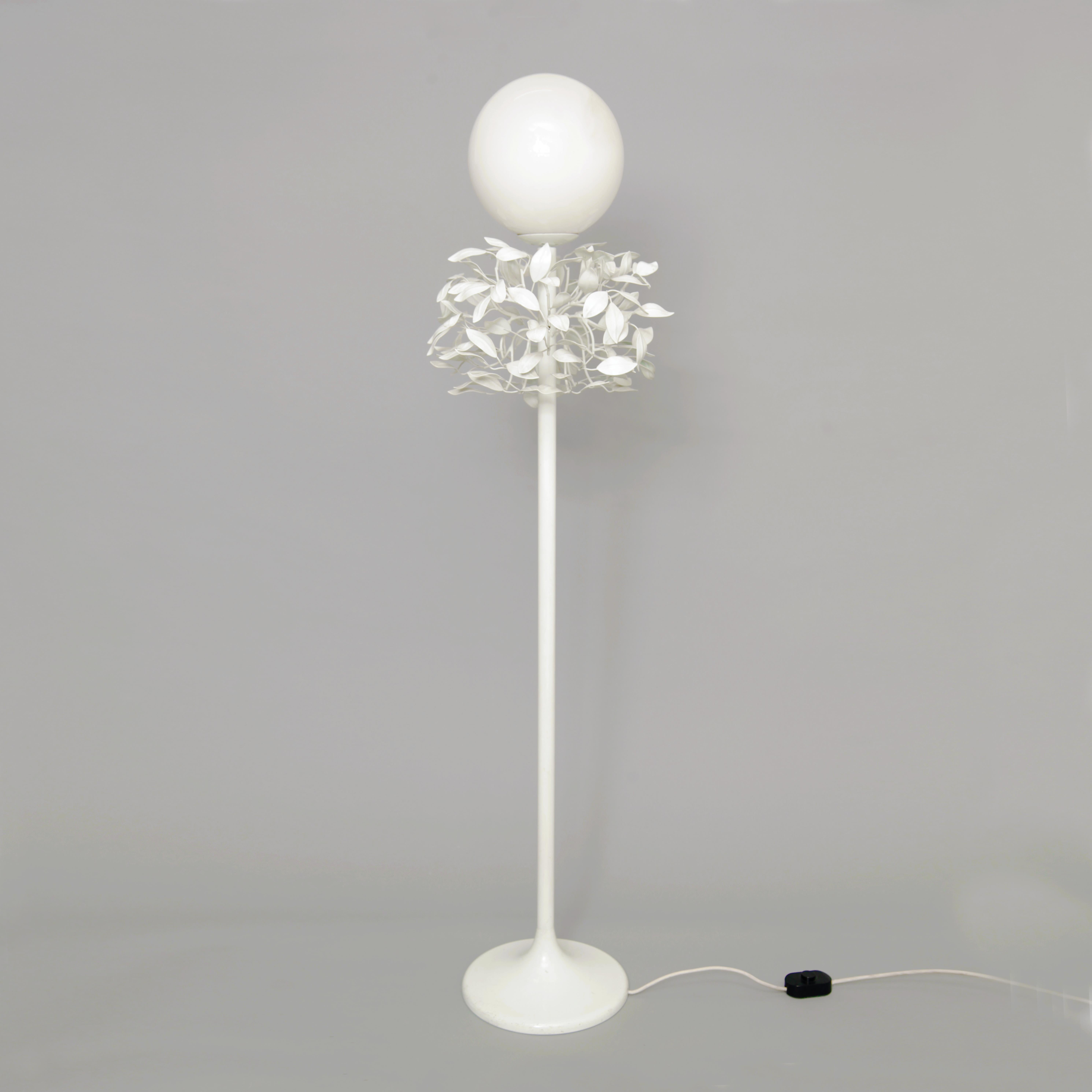 Green-tinted cream enamel floor lamp designed by Sergio Terzani in the shape of a laurel tree branch, with an elegant globular glass shade. Excellent quality and in great condition, with some wear consistent with age.

CREATOR: Sergio