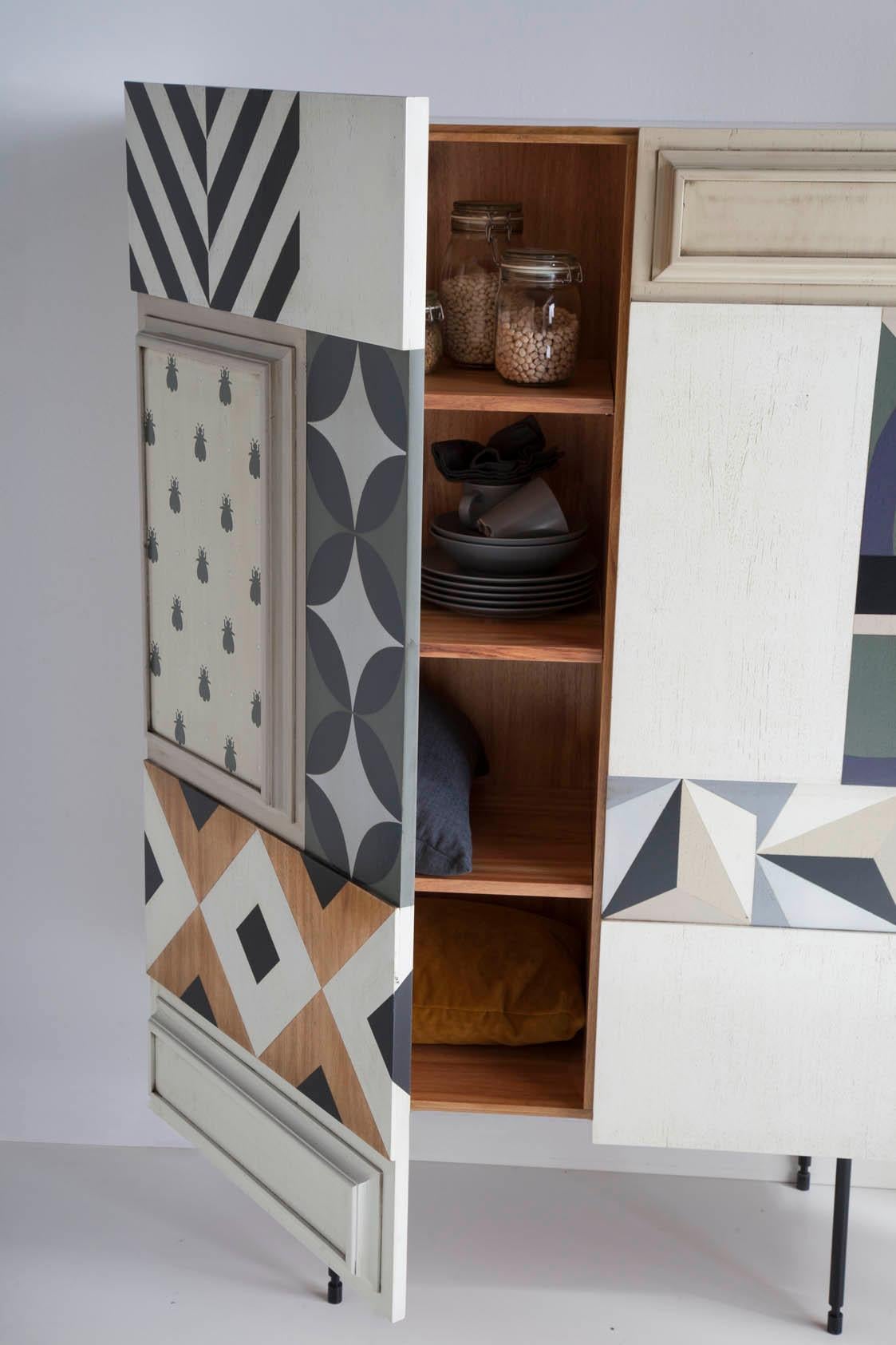 Serie 2020 Kabinett von Lola Glamour (Holz) im Angebot