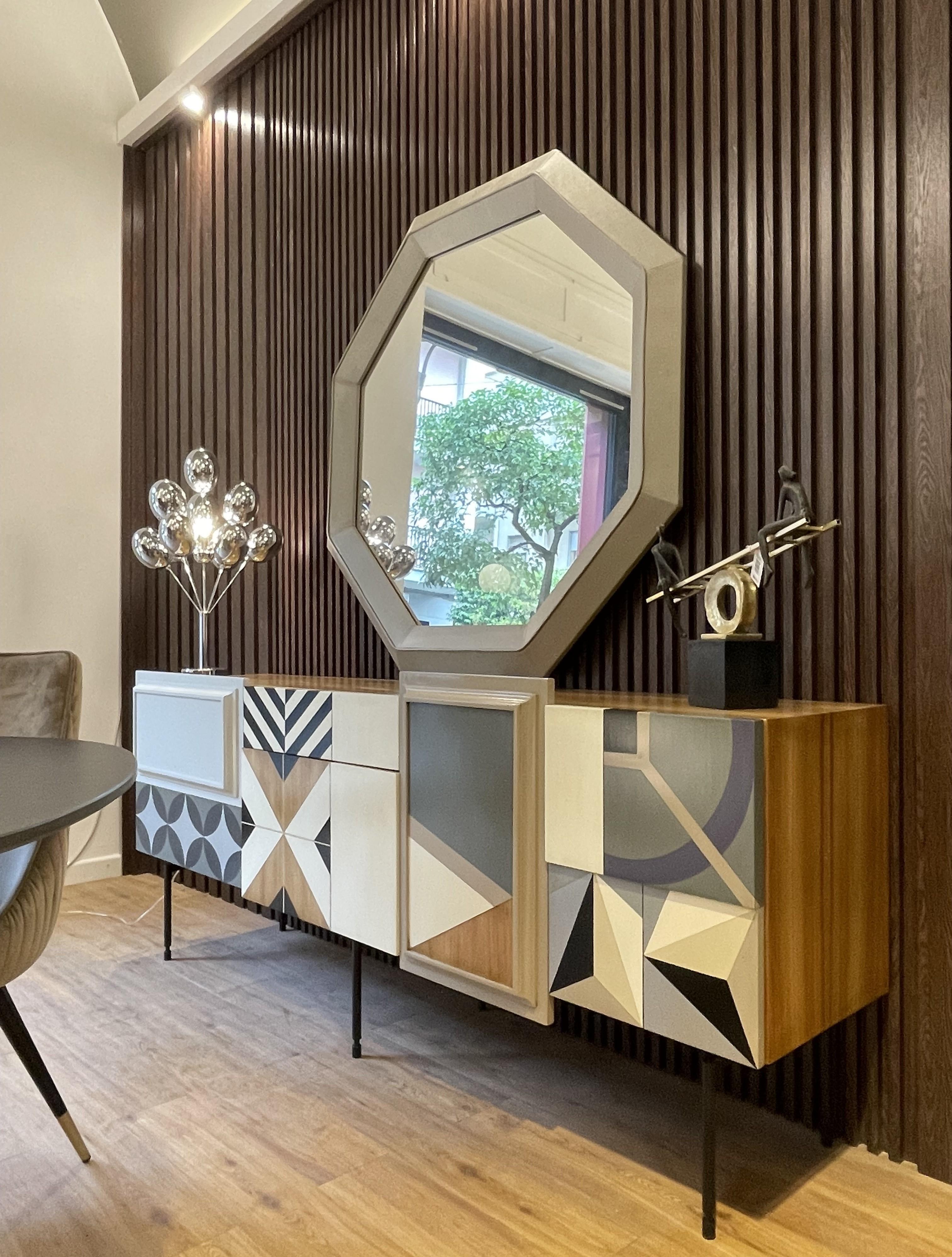 Serie 2020 Sideboard, vier Türen und eine Schublade, von Lola Glamour (Postmoderne) im Angebot