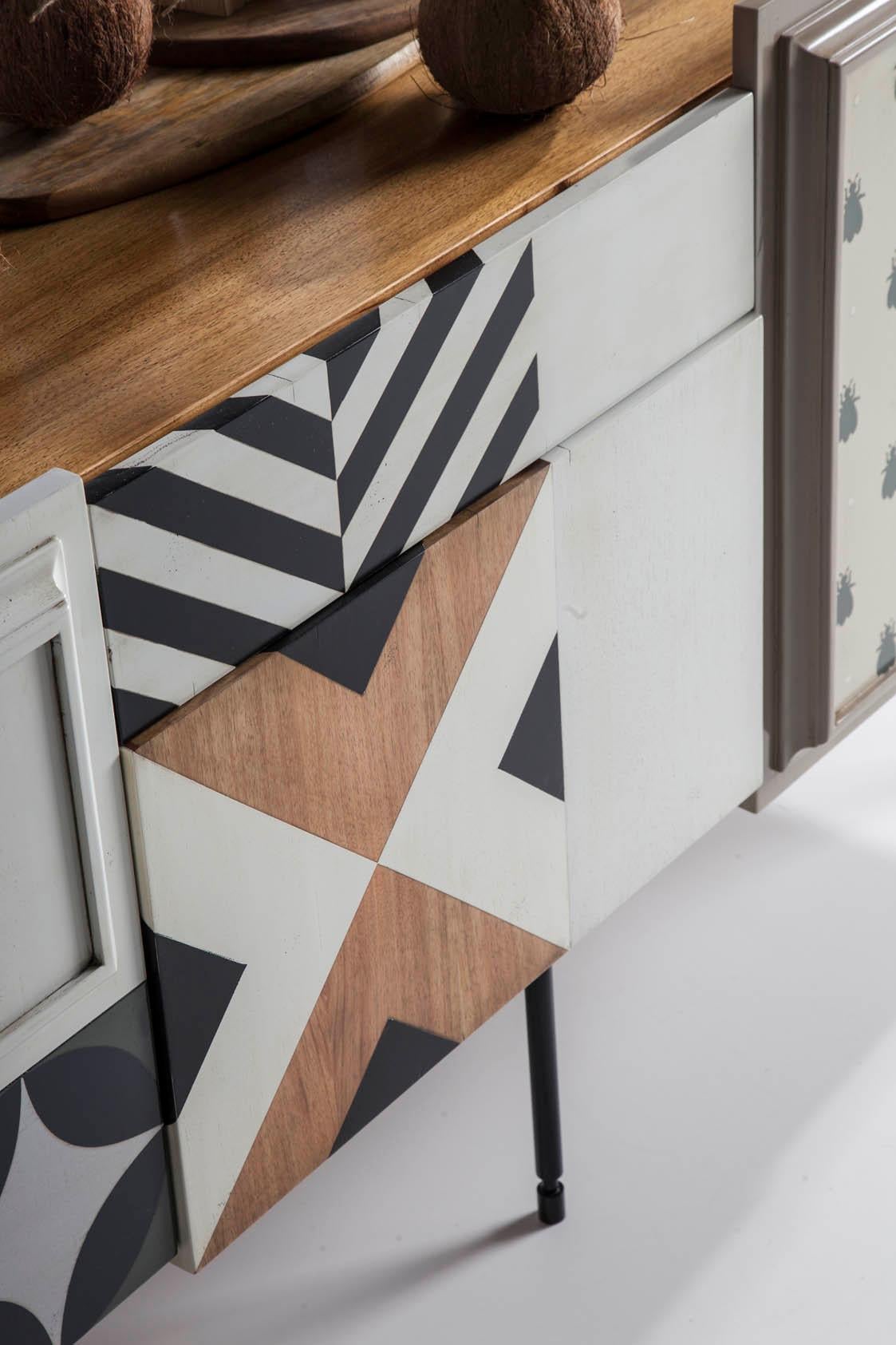 Serie 2020 Sideboard, vier Türen und eine Schublade, von Lola Glamour (21. Jahrhundert und zeitgenössisch) im Angebot