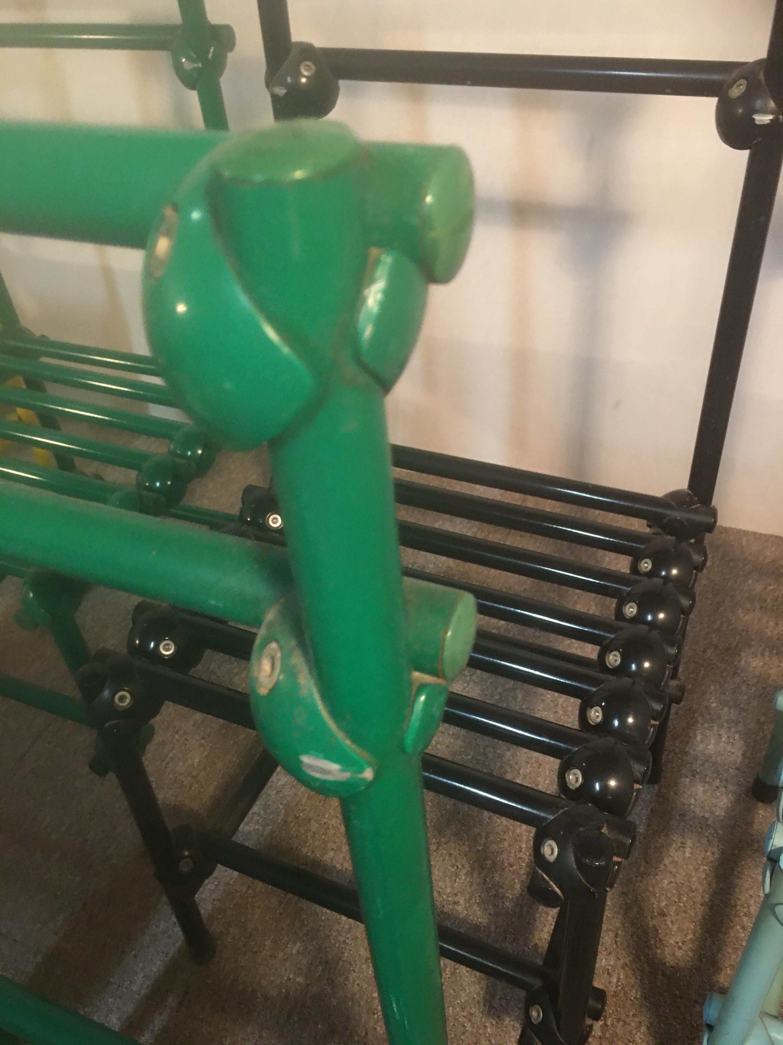 Series 8 chaises Mecano, couleur, Italie, 80e en vente 3