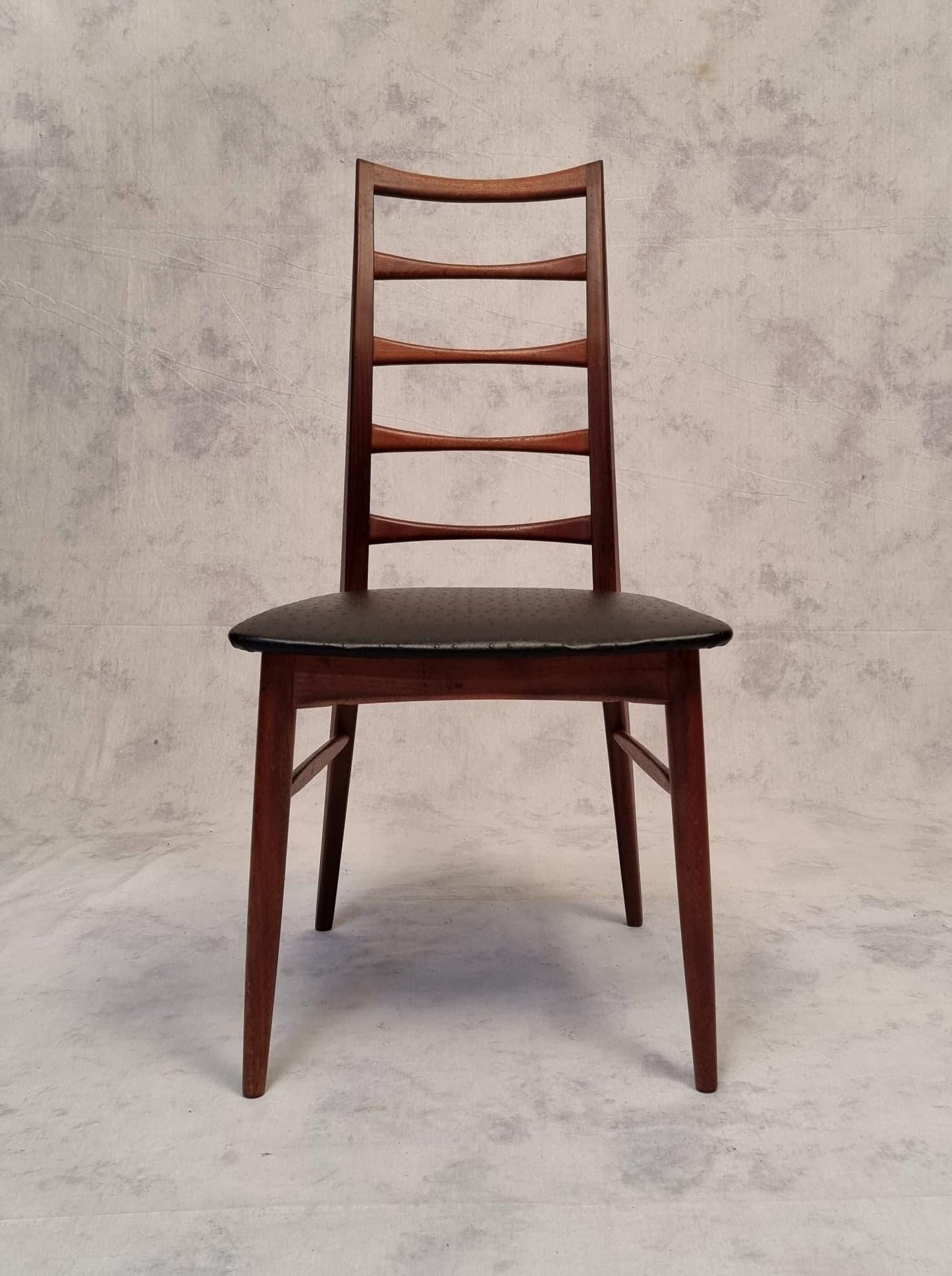 Serie of Four Chairs 