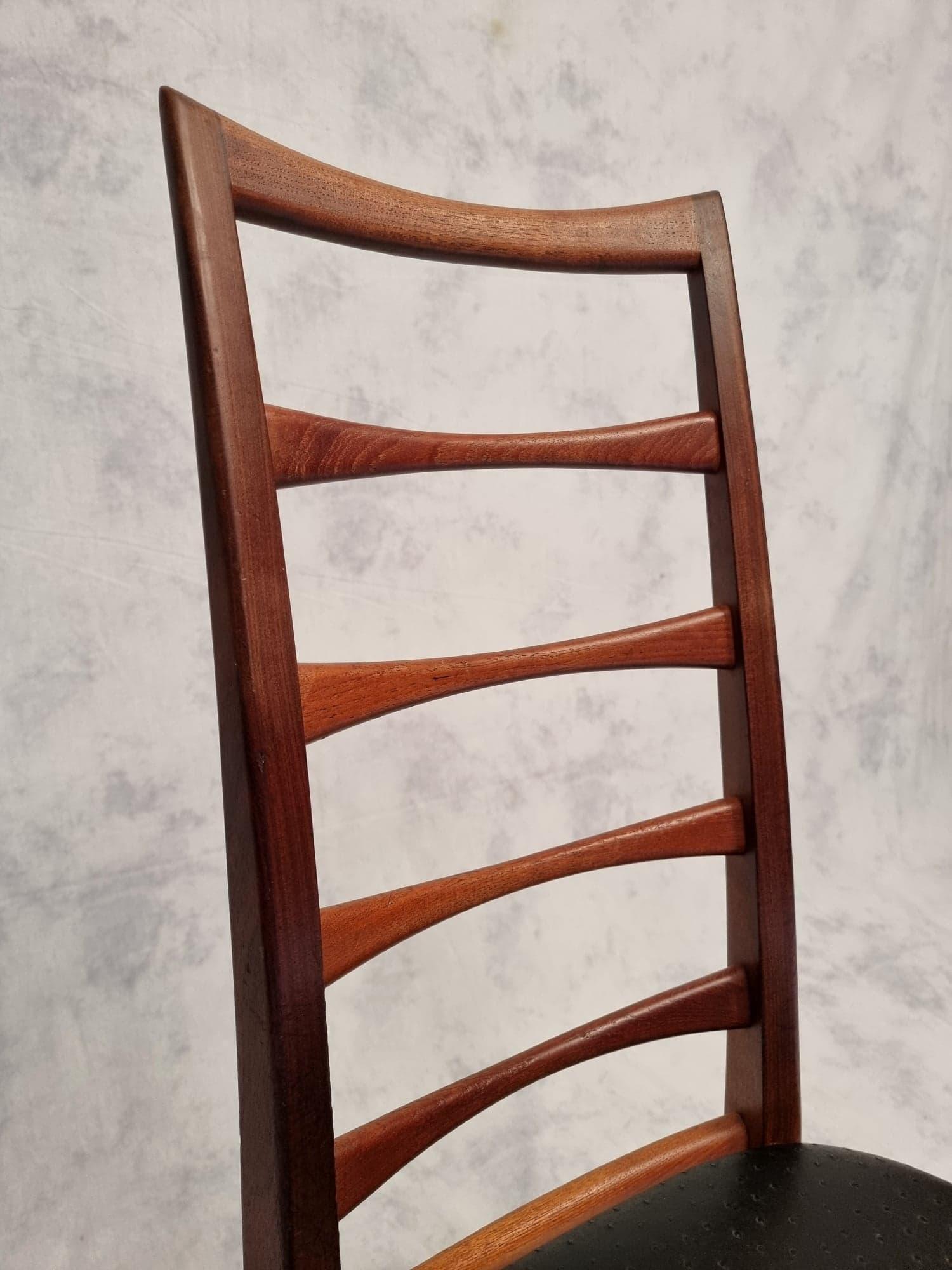 Scandinavian Modern Serie of Four Chairs 