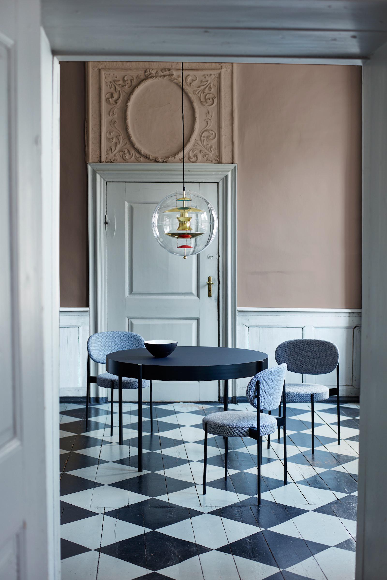 Petite table à manger ronde de la série 430 en noir de Verner Panton en vente 4