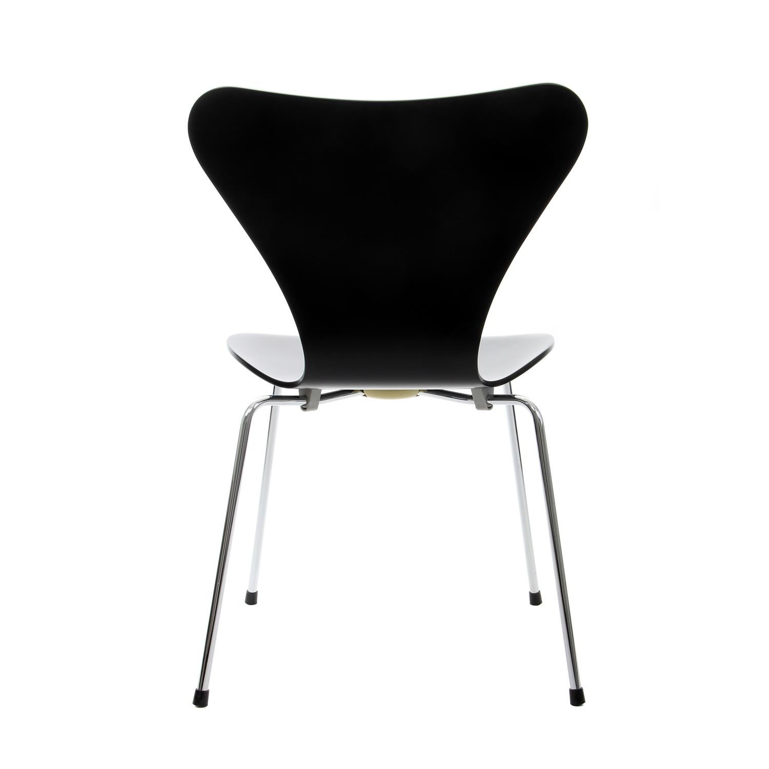 Danish Series 7 Black Chair by Arne Jacobsen for Fritz Hansen in 1955