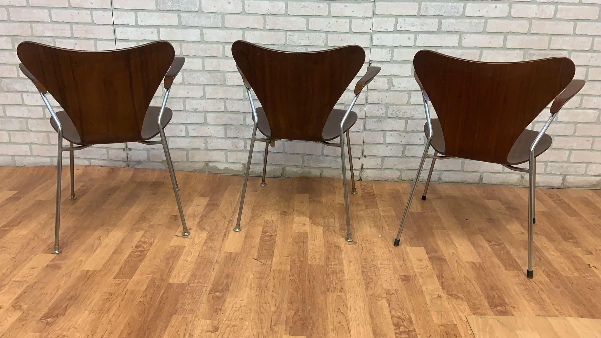 Mid-20th Century Series 7 Butterfly Teak Armchairs by Arne Jacobsen for Fritz Hansen - Set of 3 For Sale