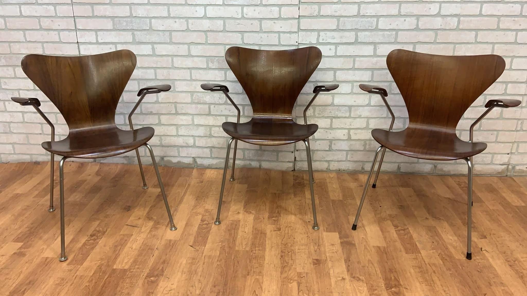 Metal Series 7 Butterfly Teak Armchairs by Arne Jacobsen for Fritz Hansen - Set of 3 For Sale