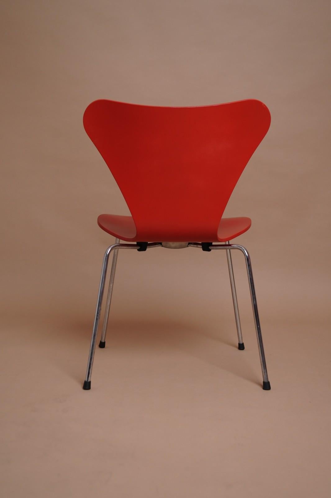 Mid-Century Modern Series 7 By Arne Jacobsen chair  for Fritz Hansen 1960s For Sale