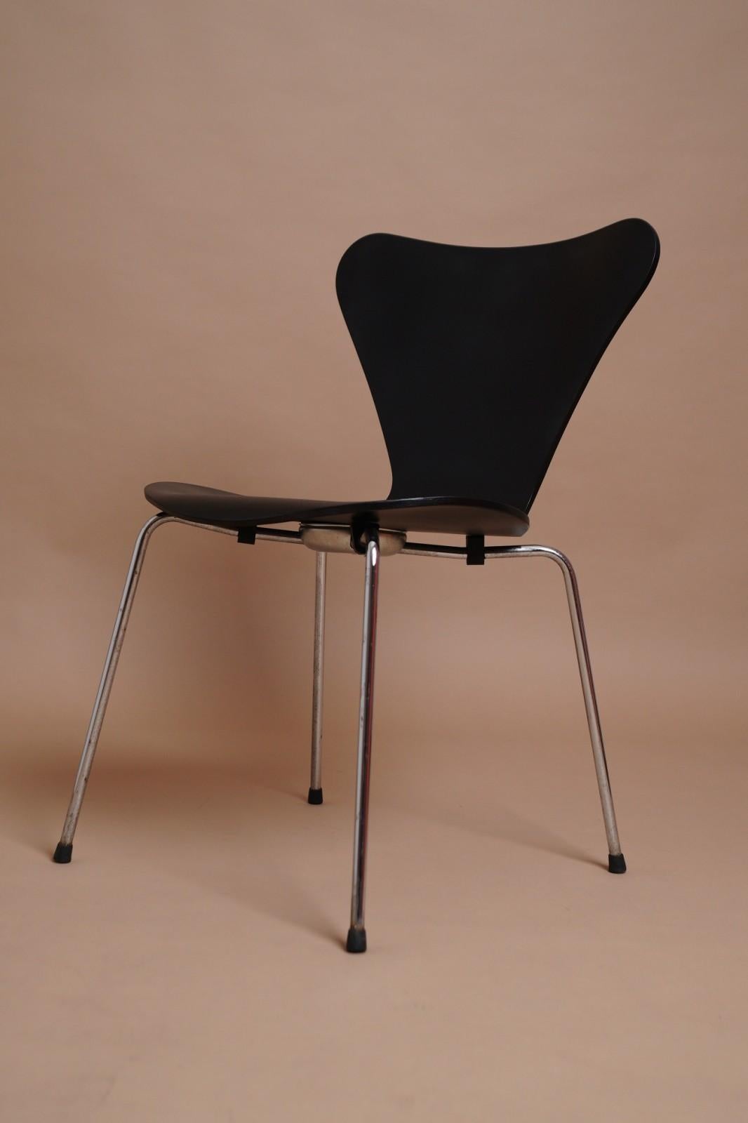 Mid-Century Modern Series 7 By Arne Jacobsen Chair For Fritz Hansen 1960ss For Sale