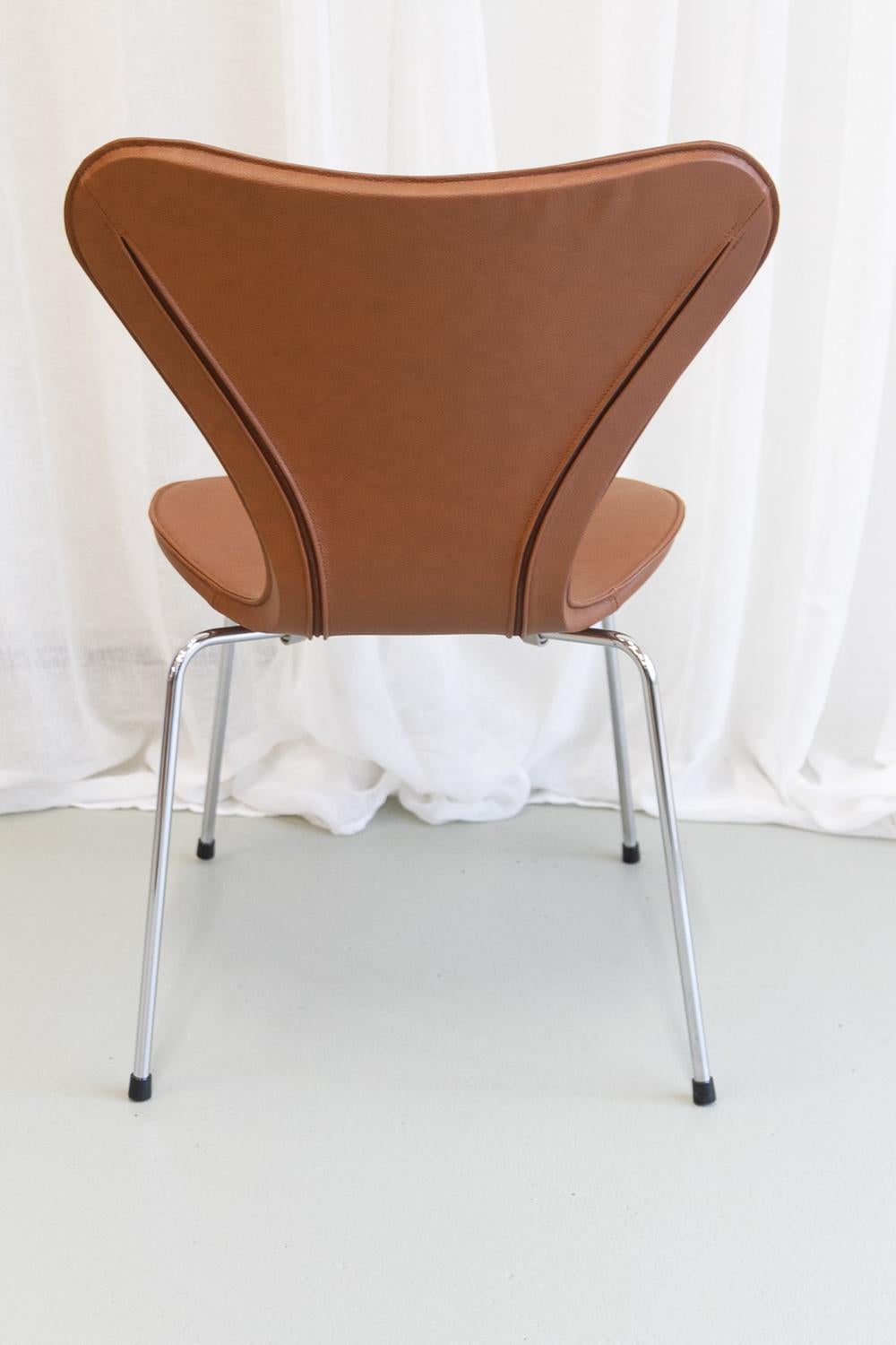 Stuhl der Serie 7 von Arne Jacobsen für Fritz Hansen, 2001. (Leder) im Angebot