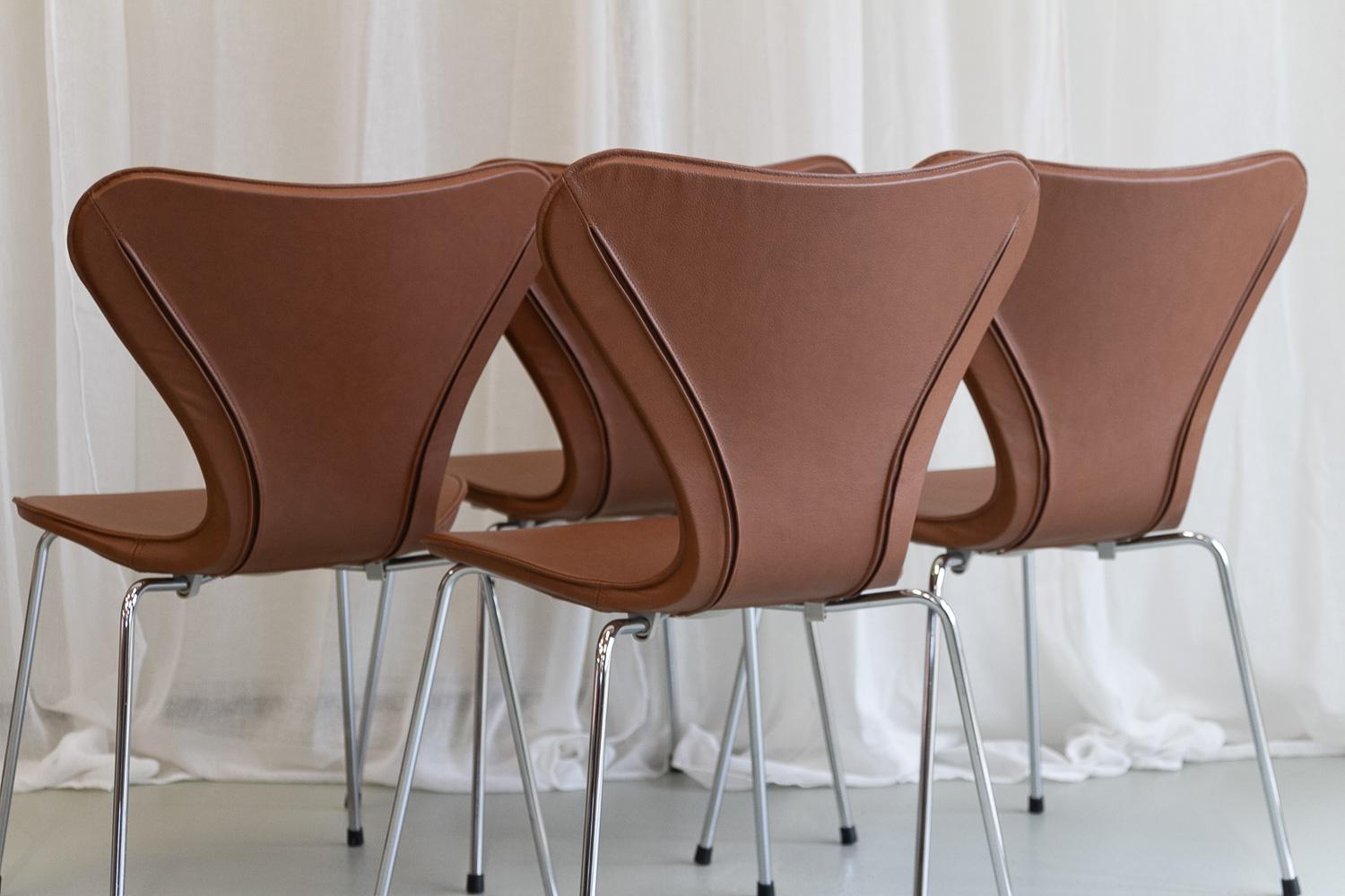 Serie 7 Stühle von Arne Jacobsen für Fritz Hansen, 2000er-Jahre. Satz von 4. im Angebot 3