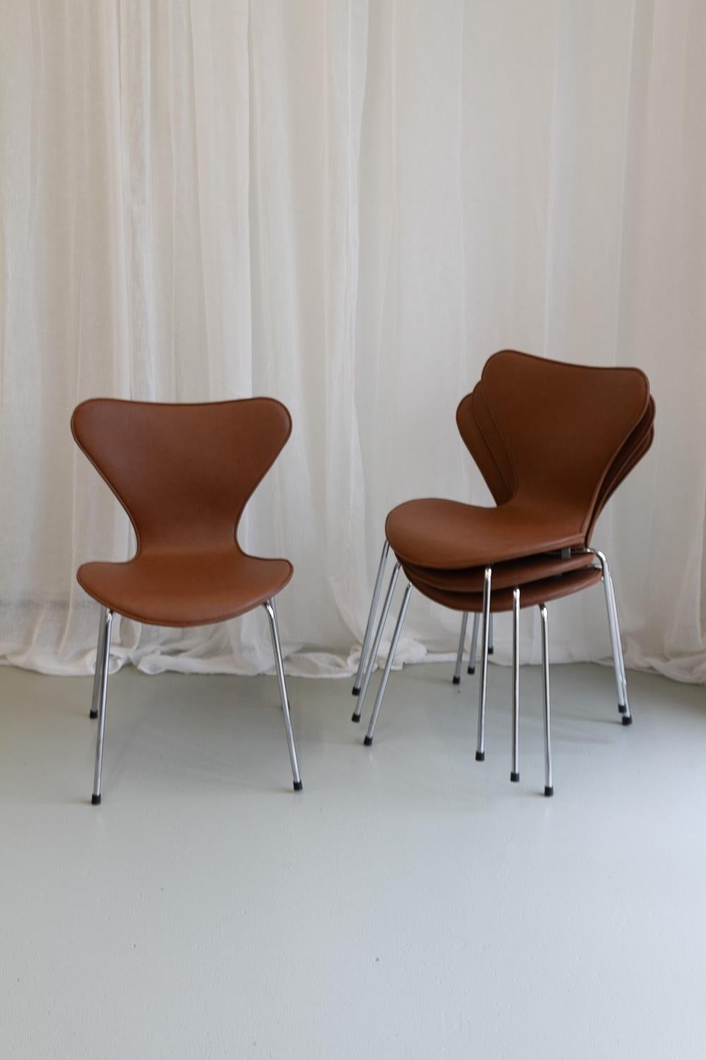 Serie 7 Stühle von Arne Jacobsen für Fritz Hansen, 2000er-Jahre. Satz von 4. im Angebot 11