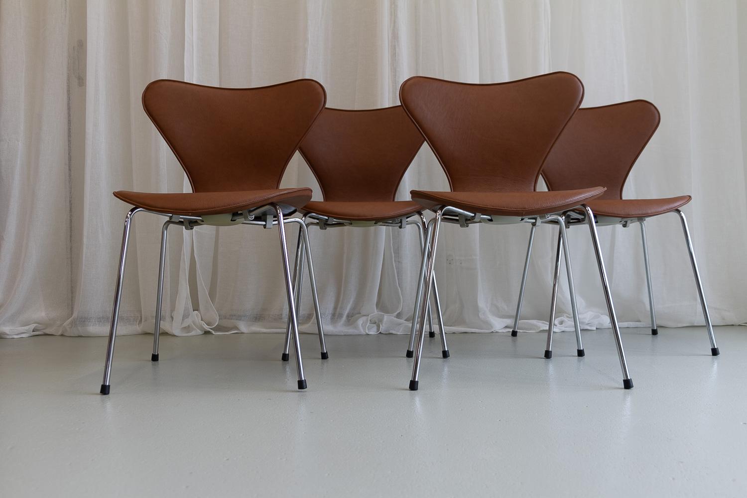 Serie 7 Stühle von Arne Jacobsen für Fritz Hansen, 2000er-Jahre. Satz von 4. (Skandinavische Moderne) im Angebot