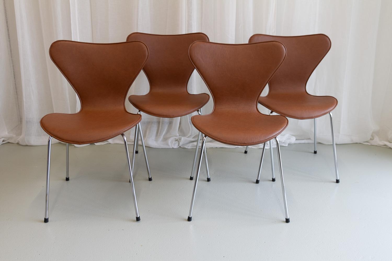 Serie 7 Stühle von Arne Jacobsen für Fritz Hansen, 2000er-Jahre. Satz von 4. (Dänisch) im Angebot