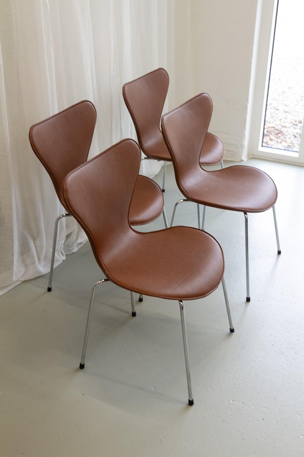 Serie 7 Stühle von Arne Jacobsen für Fritz Hansen, 2000er-Jahre. Satz von 4. im Zustand „Gut“ im Angebot in Asaa, DK