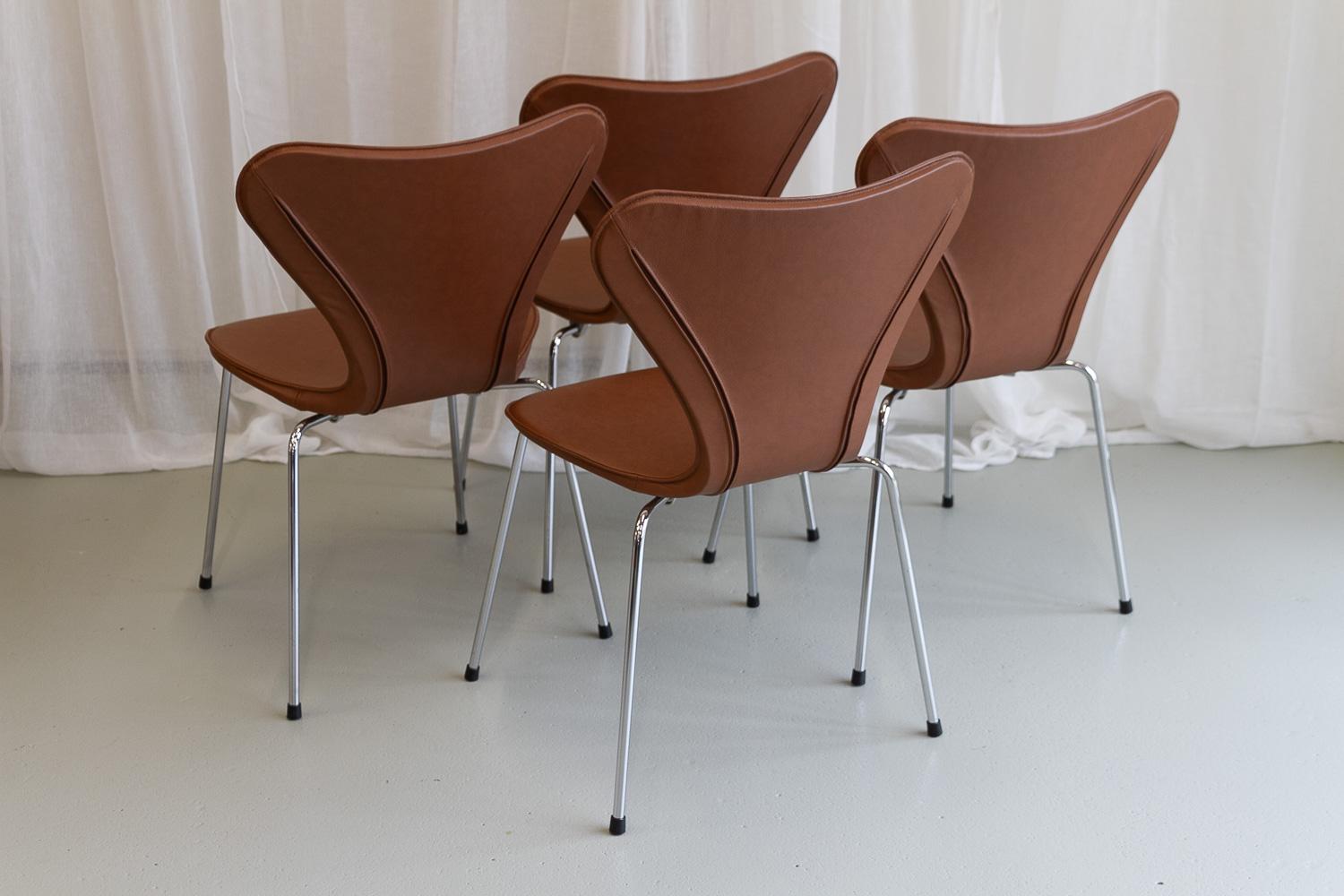 Serie 7 Stühle von Arne Jacobsen für Fritz Hansen, 2000er-Jahre. Satz von 4. im Angebot 2
