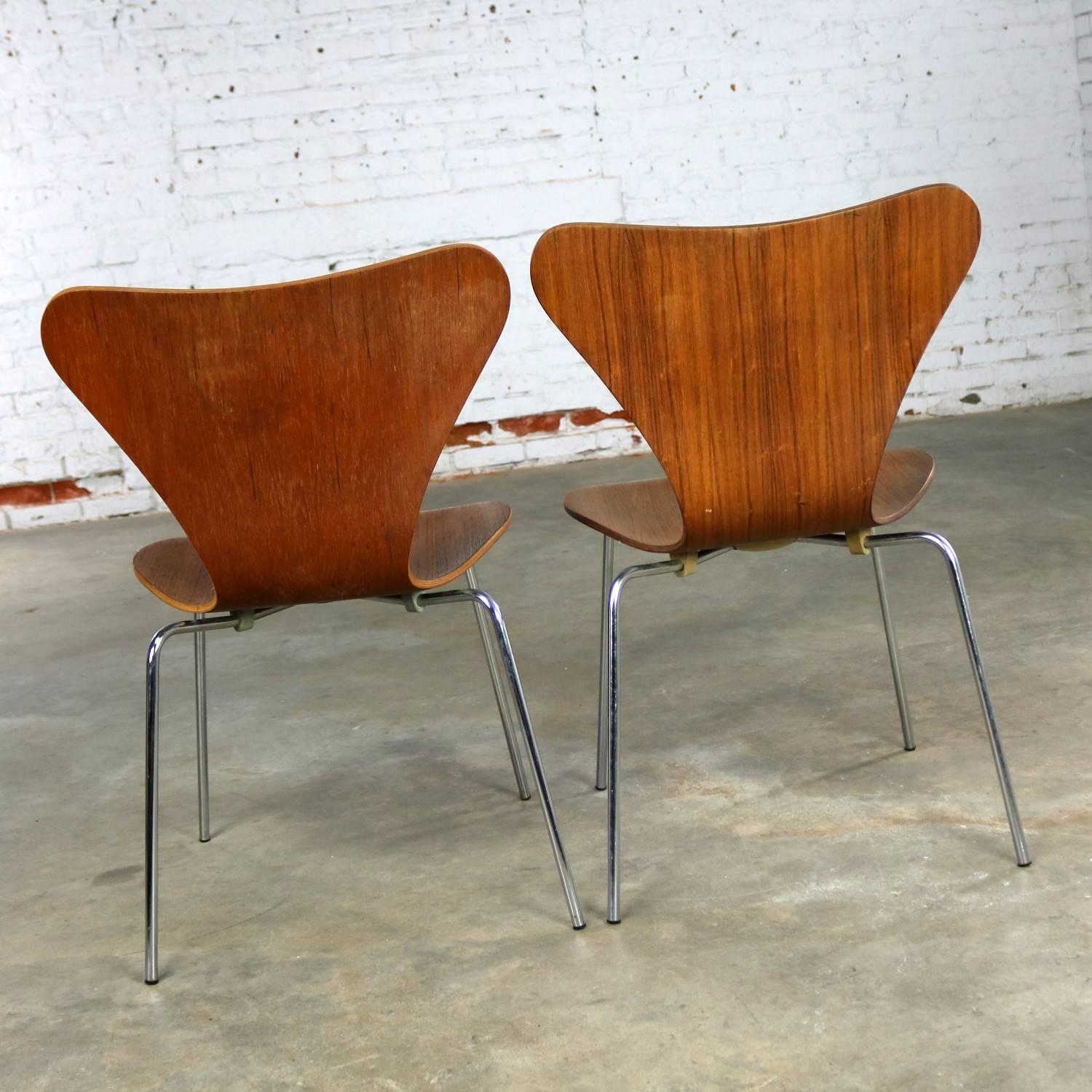 Chrome Series 7 Chairs by Arne Jacobsen for Fritz Hansen Vintage MCM Molded Teak, Pair