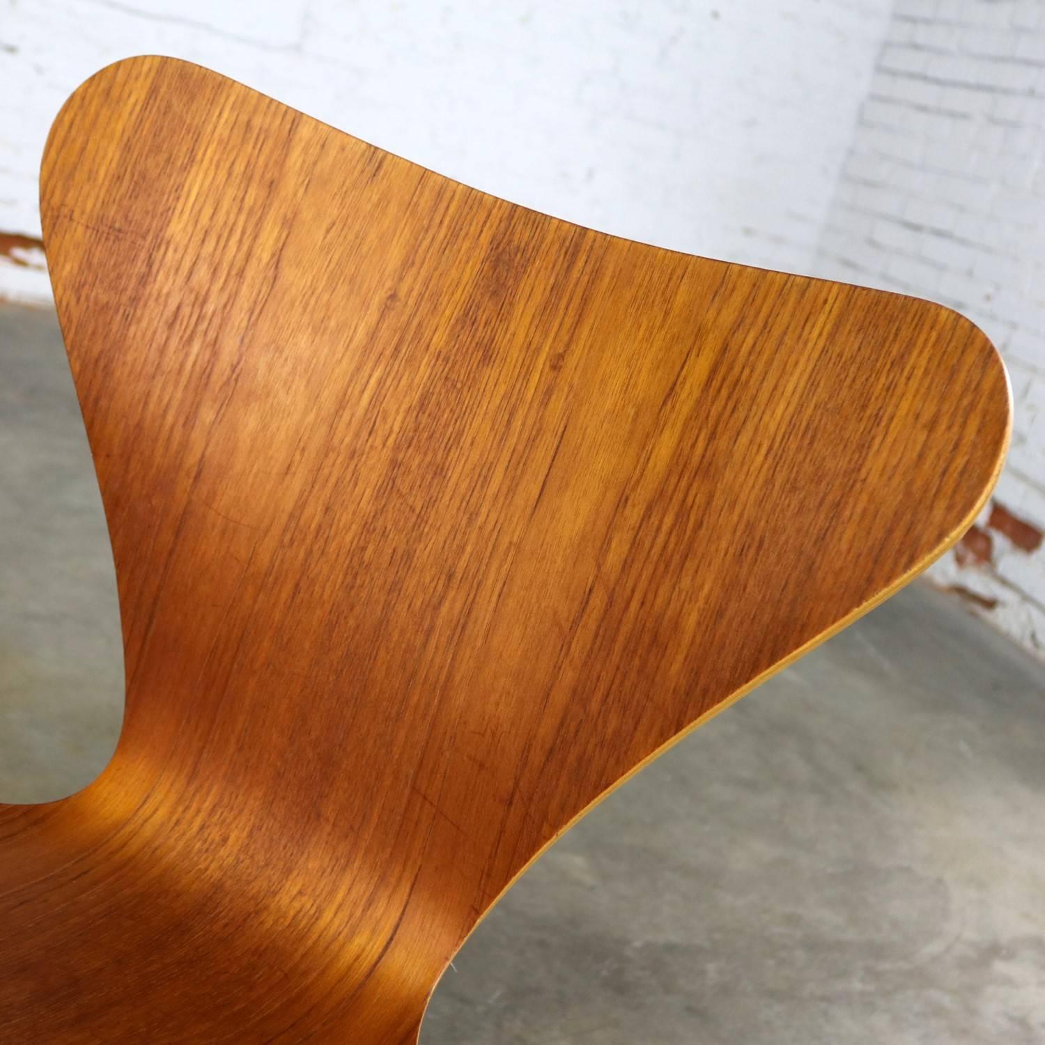 Series 7 Chairs by Arne Jacobsen for Fritz Hansen Vintage MCM Molded Teak, Pair 2