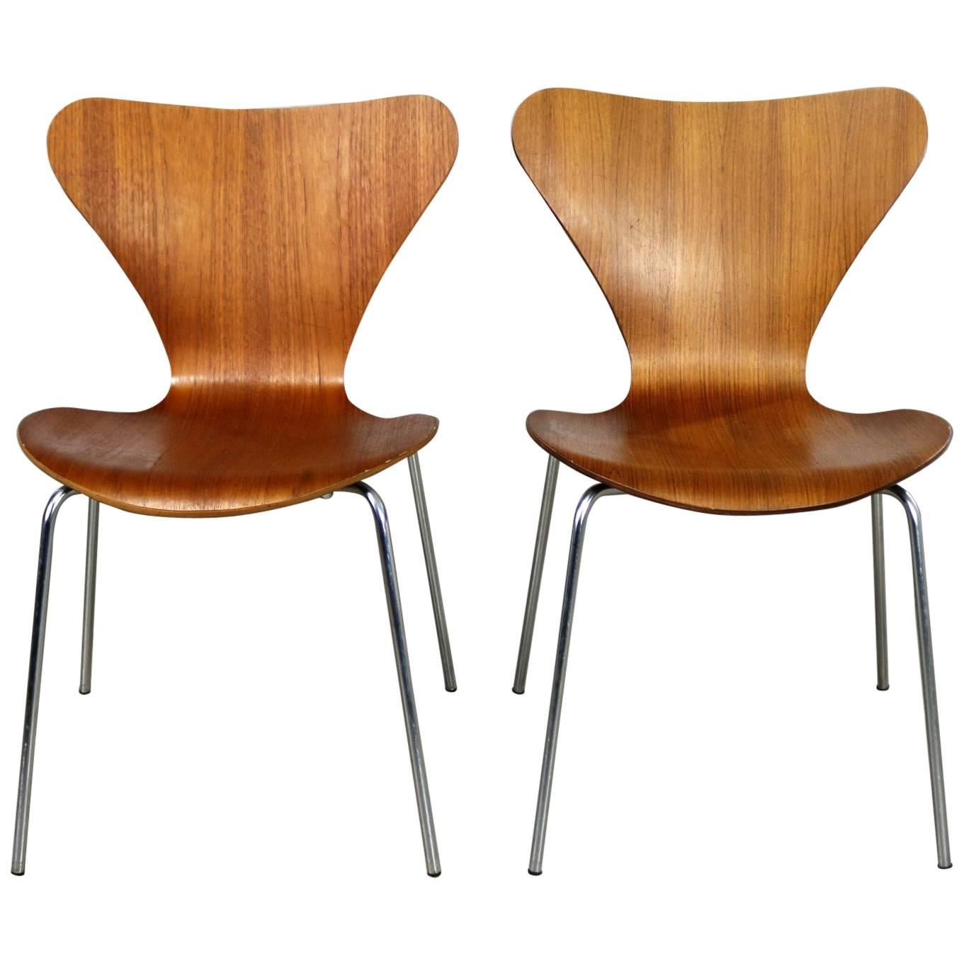 Series 7 Chairs by Arne Jacobsen for Fritz Hansen Vintage MCM Molded Teak, Pair