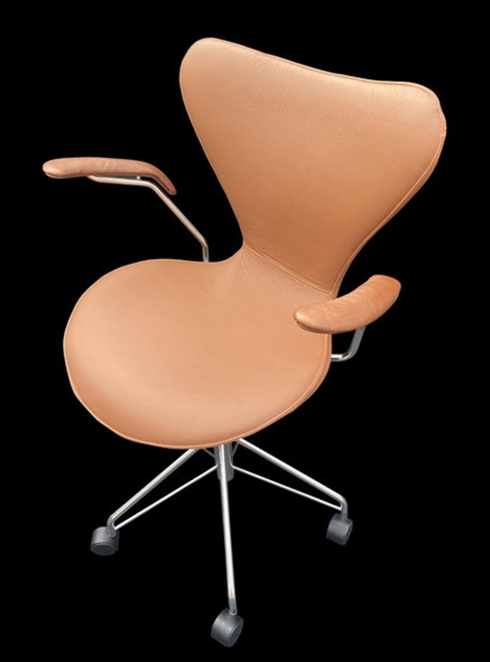 Danish Series 7 Desk Chair in Brown Leather by Arne Jacobsen for Fritz Hansen