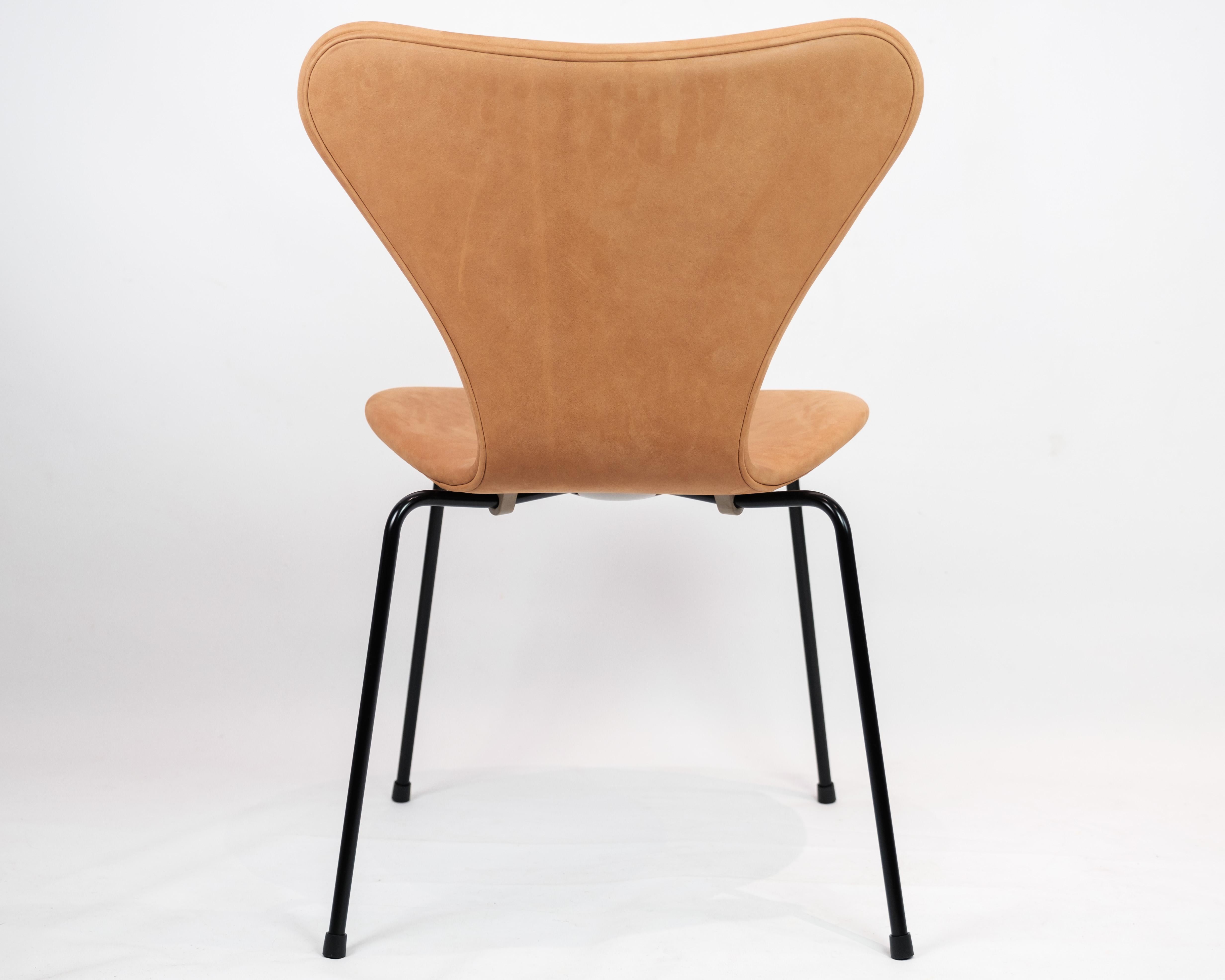 Series 7, Model 3107, 80th Anniversary Fully Upholstered Chair In Excellent Condition For Sale In Lejre, DK