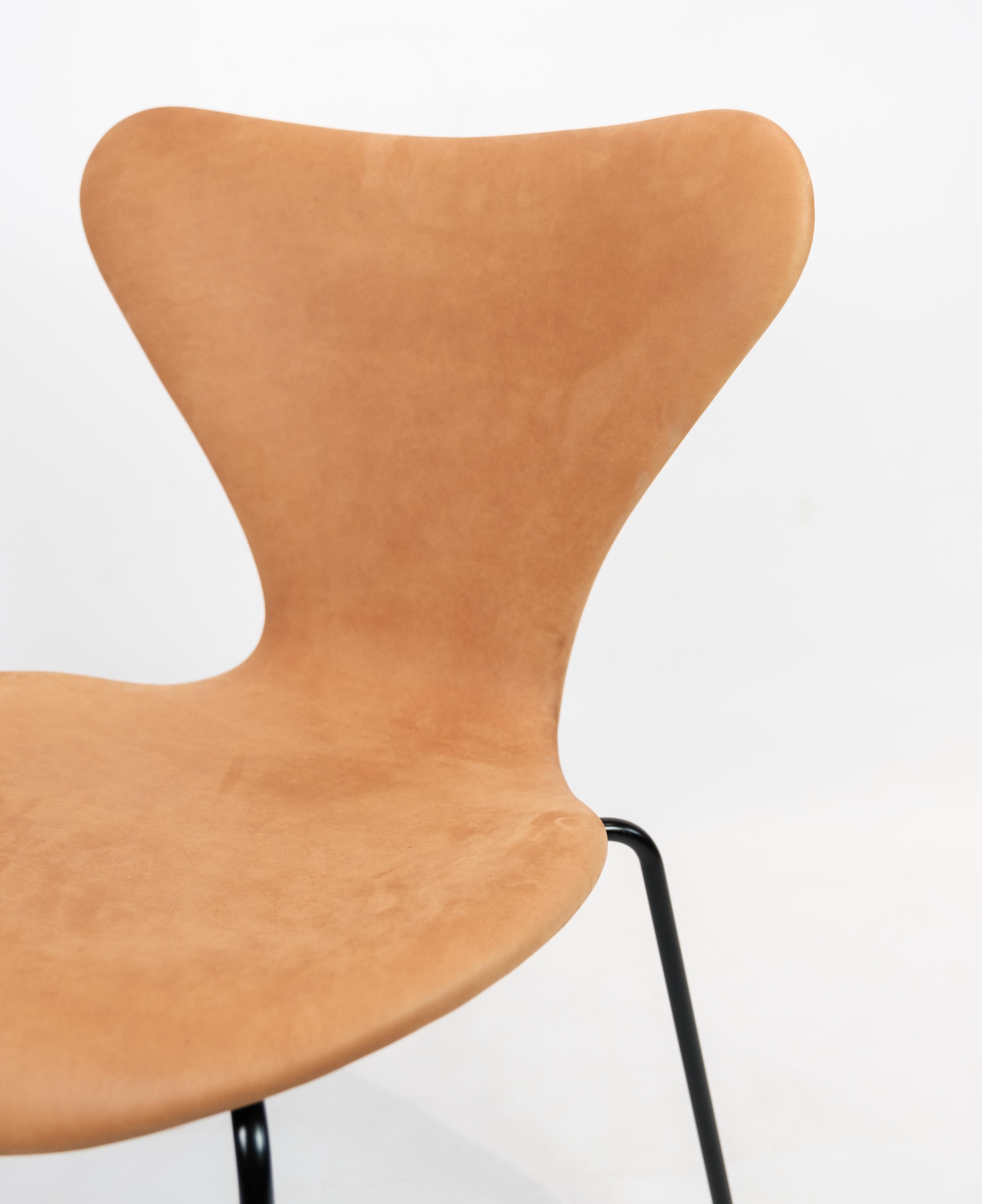 Milieu du XXe siècle Série 7, modèle 3107, chaise entièrement rembourrée pour le 80e anniversaire en vente