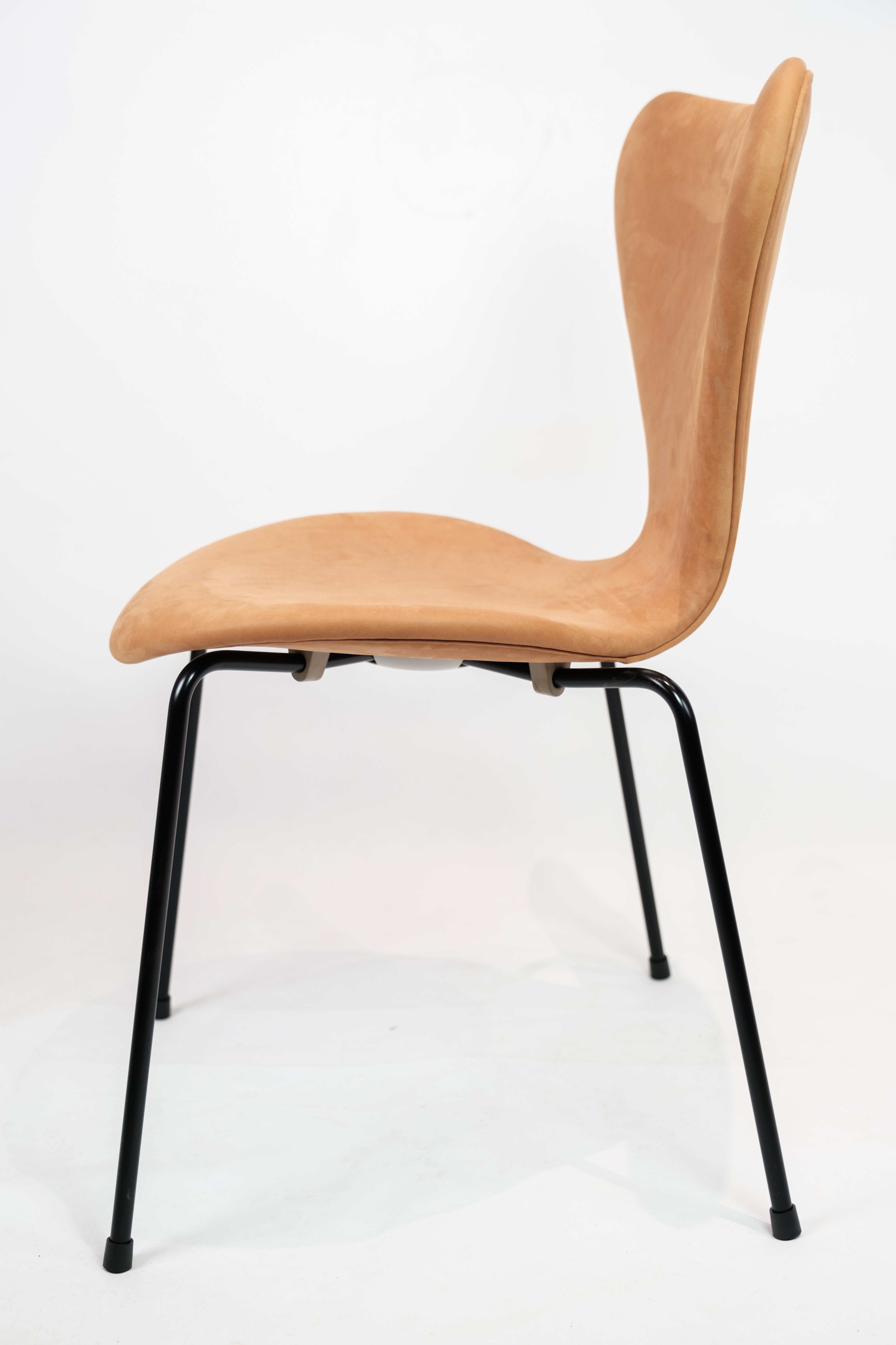 Série 7, modèle 3107, chaise entièrement rembourrée pour le 80e anniversaire en vente 1