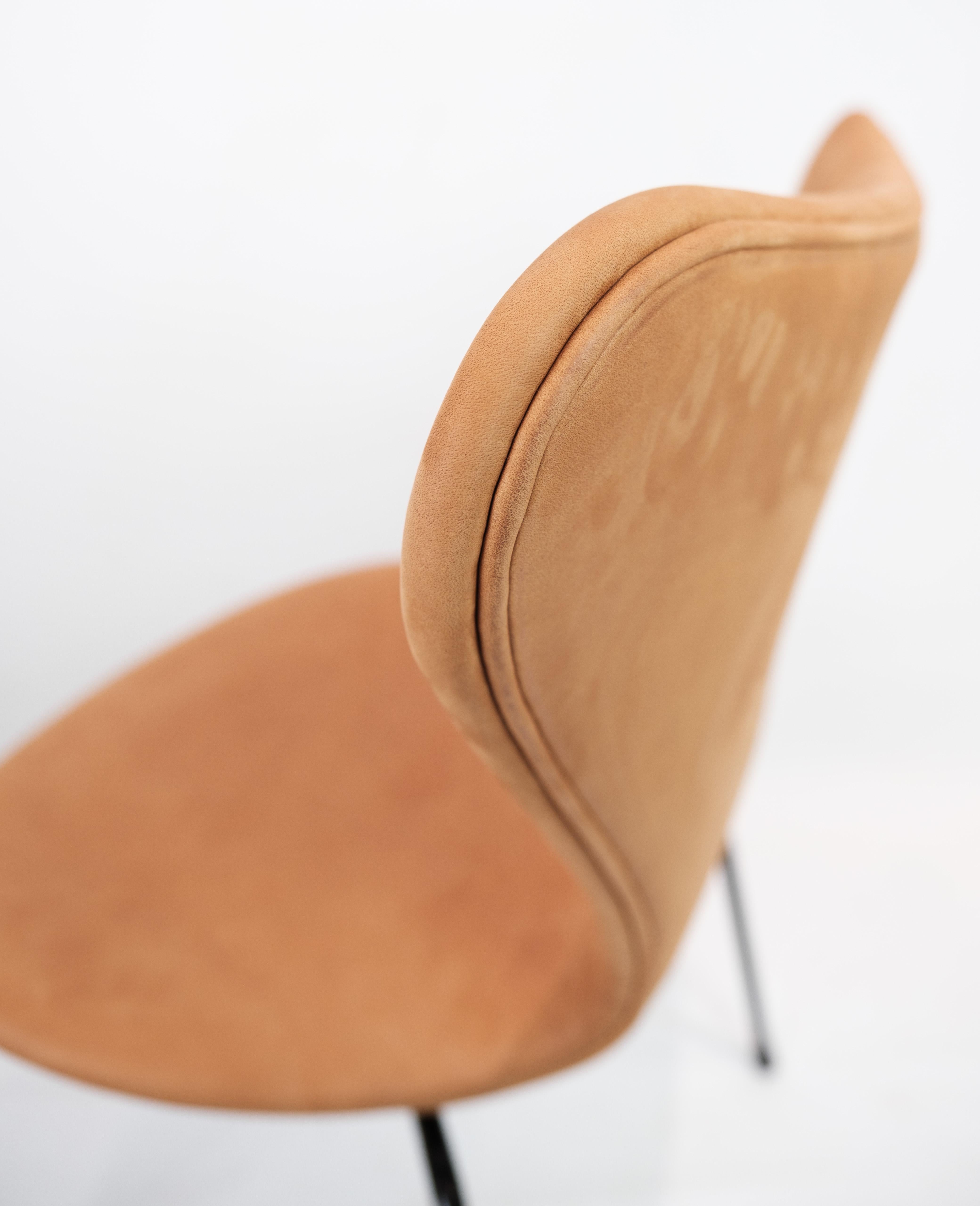 Série 7, modèle 3107, chaise entièrement rembourrée pour le 80e anniversaire en vente 2