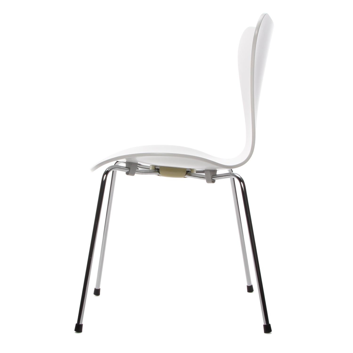 Danish Series 7 White Chair by Arne Jacobsen for Fritz Hansen in 1955