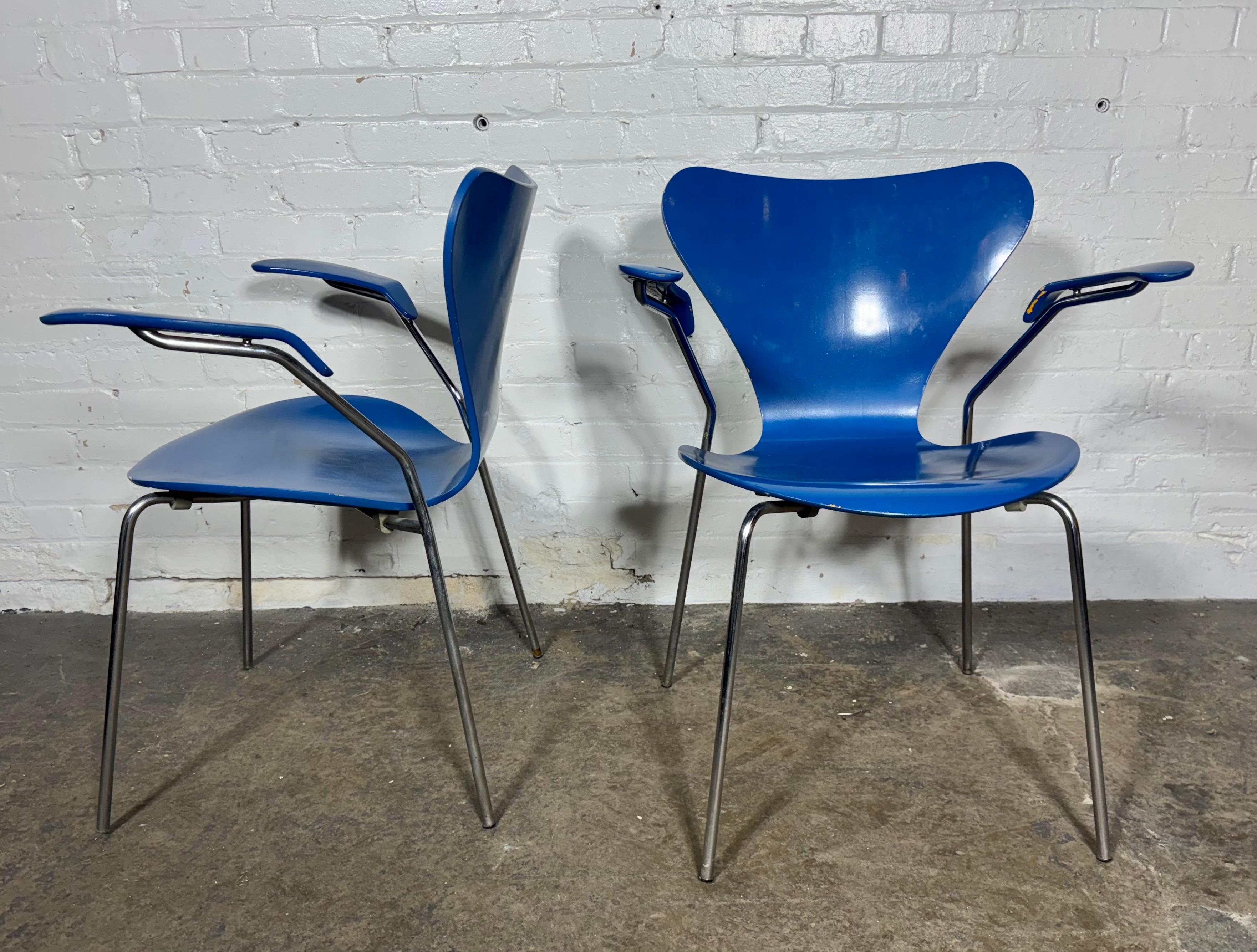 Mid-Century Modern Series 7 with arm rests by Arne Jacobsen/ Fritz Hansen