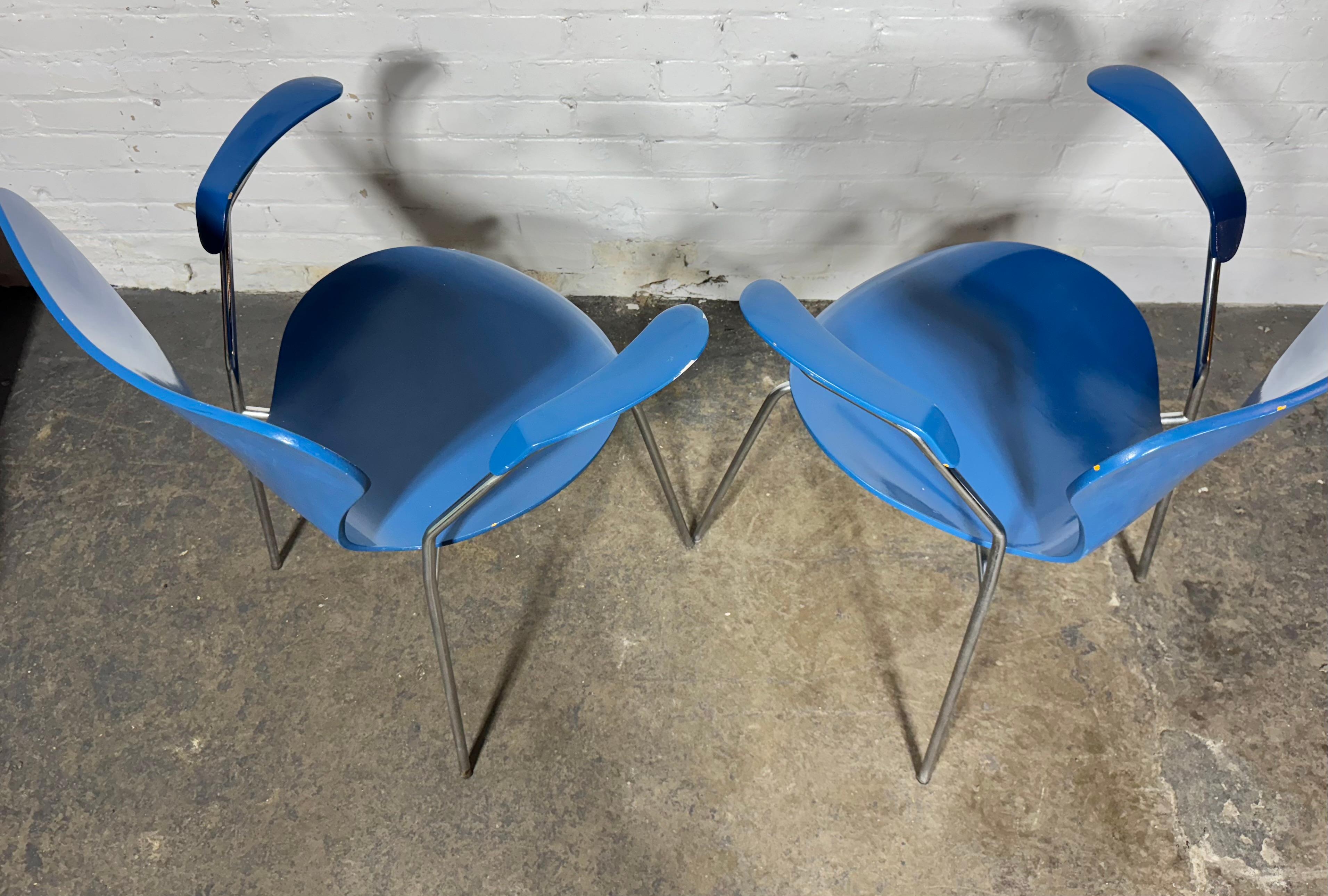 Molded Series 7 with arm rests by Arne Jacobsen/ Fritz Hansen