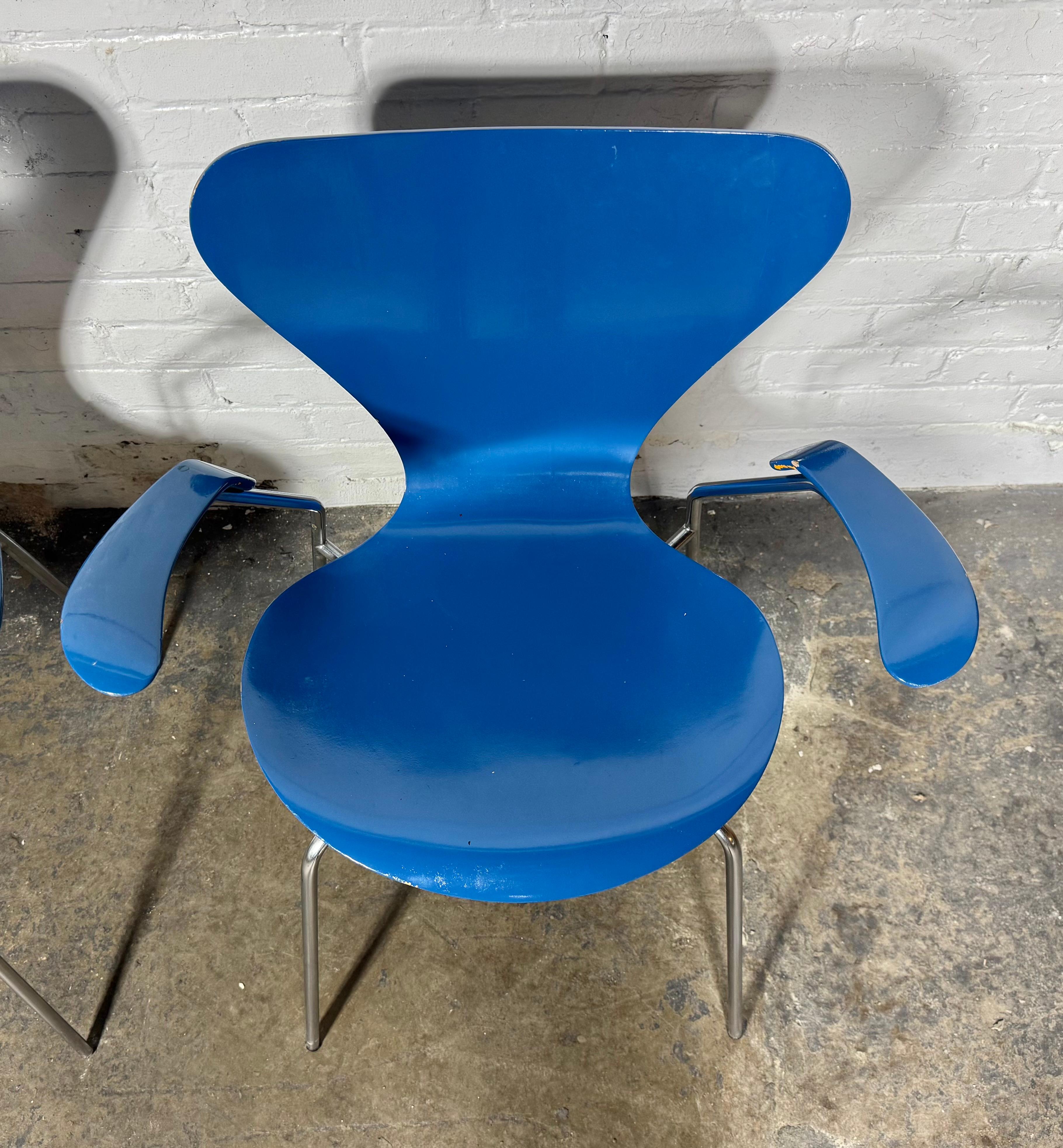 Chrome Series 7 with arm rests by Arne Jacobsen/ Fritz Hansen