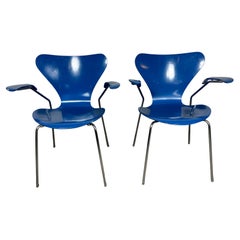 Series 7 with arm rests by Arne Jacobsen/ Fritz Hansen
