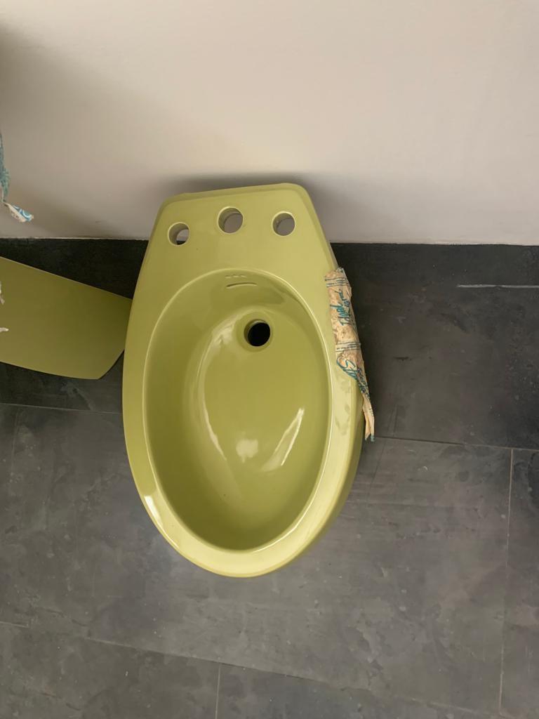Series Ellisse Ideal Standard, 1970,  sanitary ware in China glass In Excellent Condition For Sale In Montelabbate, PU