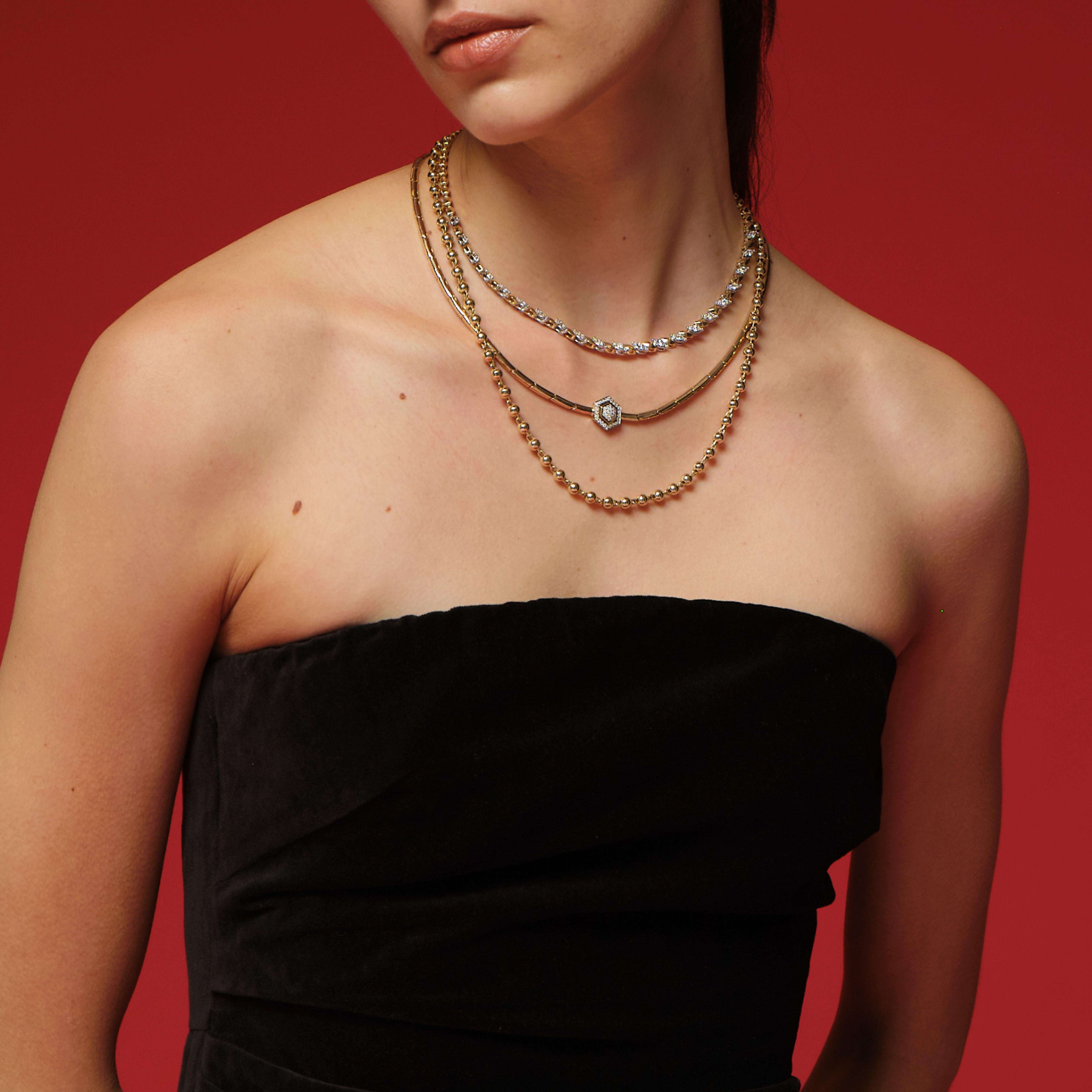 Crafted in sleek 14K yellow gold, this necklace features a distinctive hexagon-shaped diamond pendant at its center—expertly pavé-set for a touch of brilliance. The clean, elongated gold links create a modern silhouette, while the central motif adds