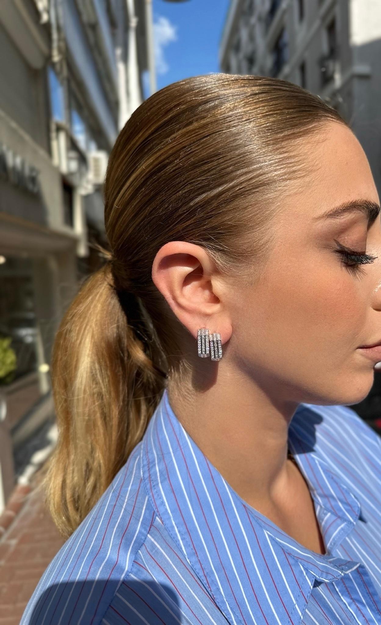 Serie Fireball Diamond Mini Ohrringe (Moderne) im Angebot