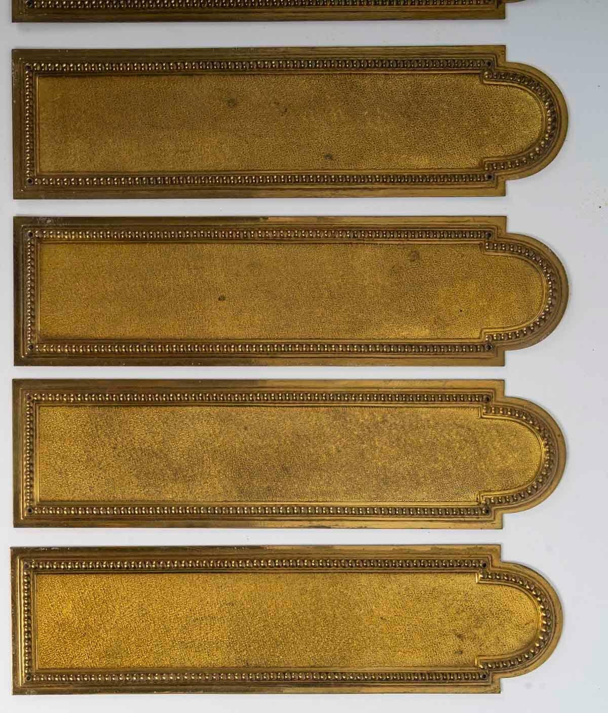Francese Serie di 11 coppie di targhe per porte, decorazione di porte, XIX secolo. in vendita