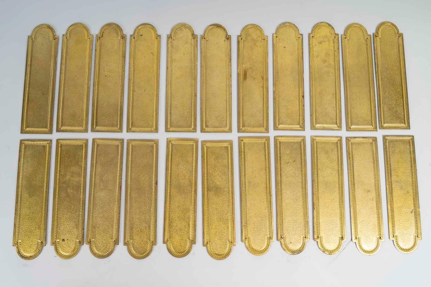 Dorato Serie di 11 coppie di targhe per porte, decorazione di porte, XIX secolo. in vendita