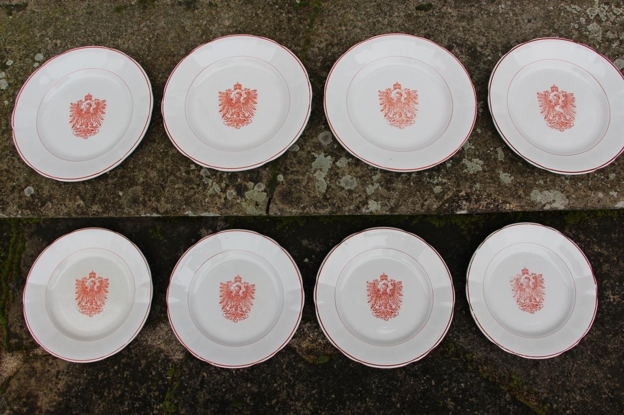 Serie von 12 Tafeln aus dem persönlichen Dienst von William II. (Keramik) im Angebot