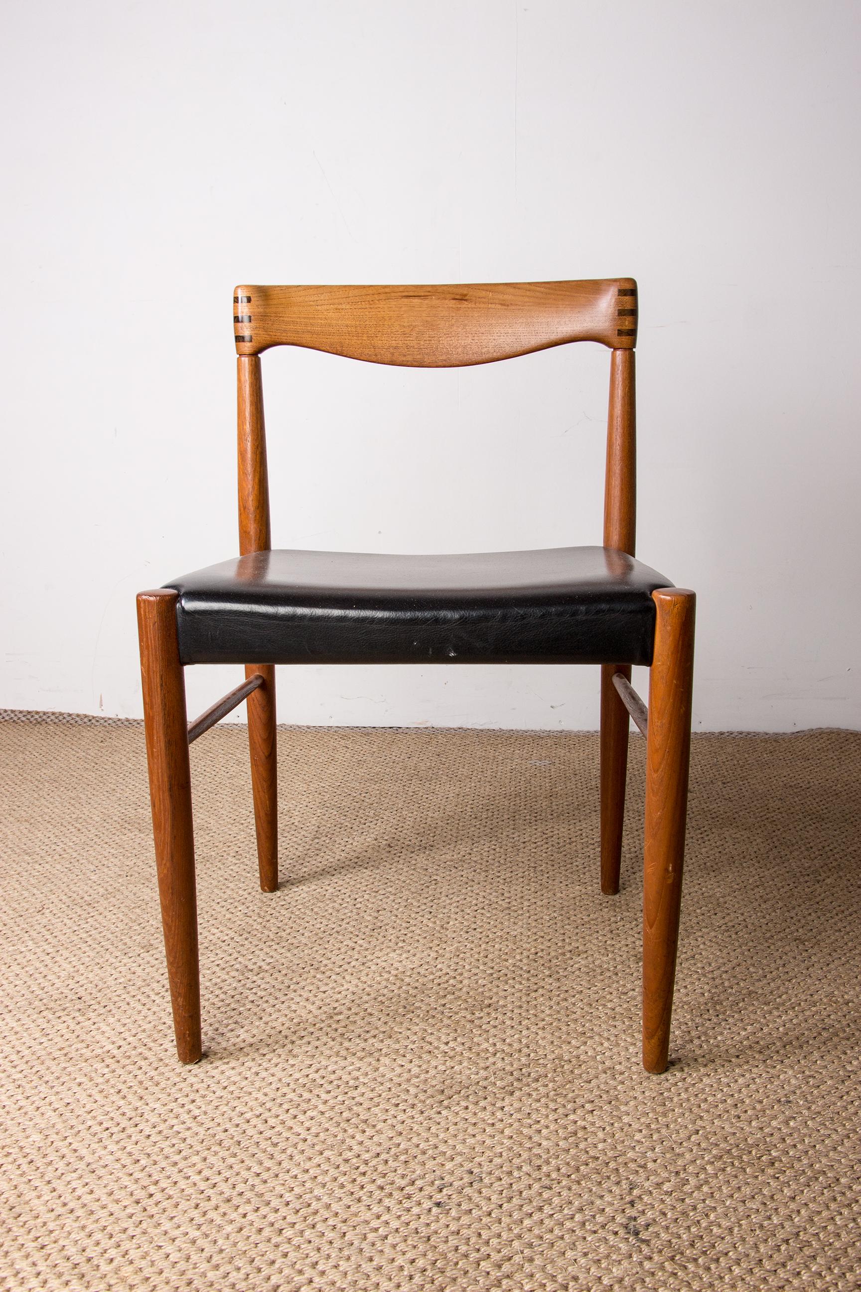 Scandinavian Modern Series of 4 Danish Chairs in Oak and Black Leatherette by Henry Walter Klein for