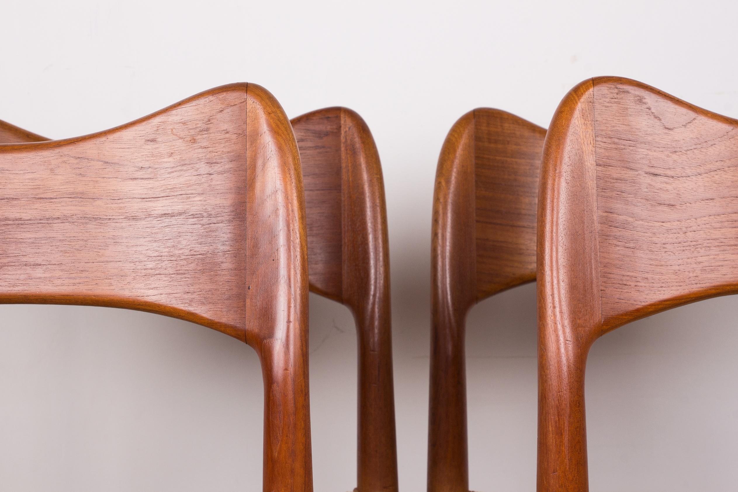 Series of 4 Danish Teak and Cordage chairs by Arne Hovmand Olsen 1960. For Sale 7